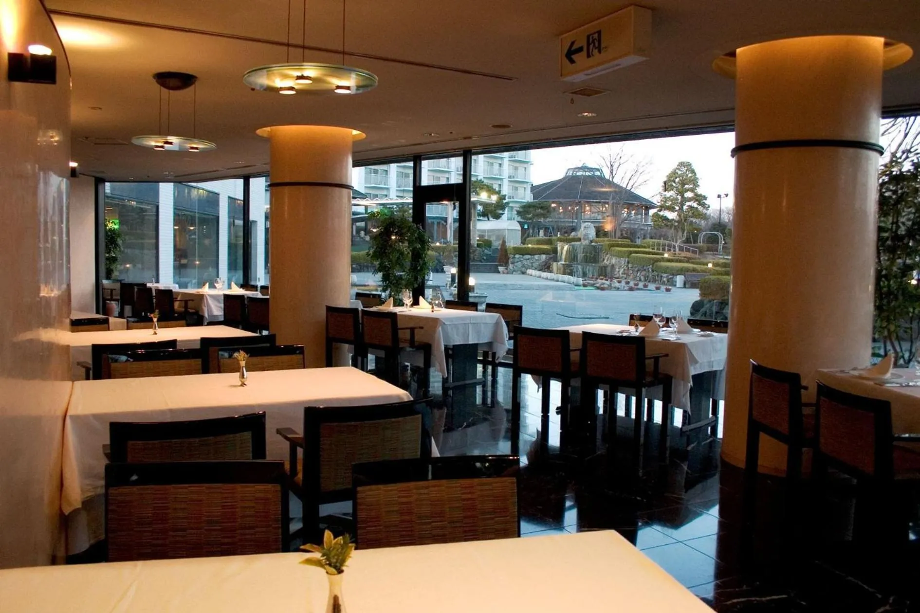 Restaurant/places to eat in Hotel Heritage