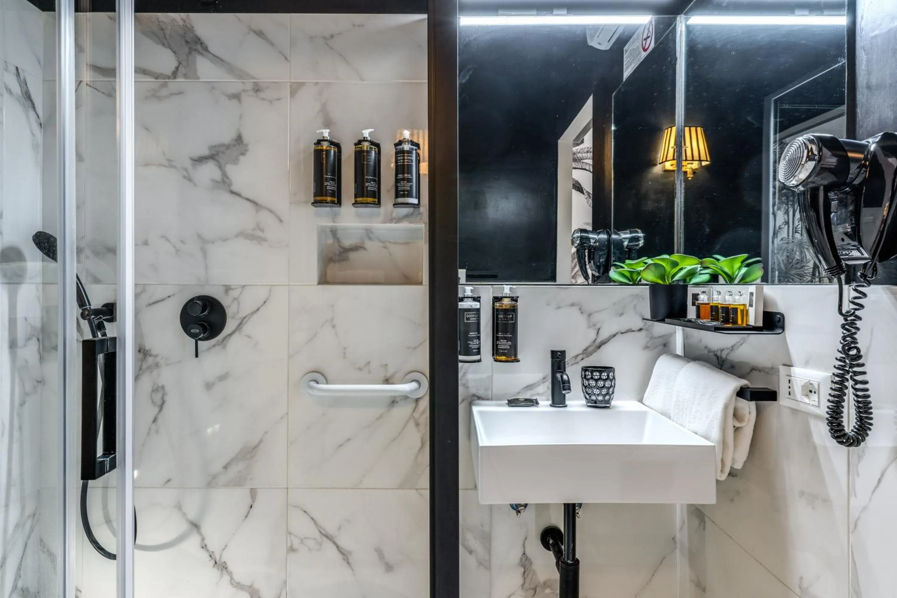 Shower in Baboon Room