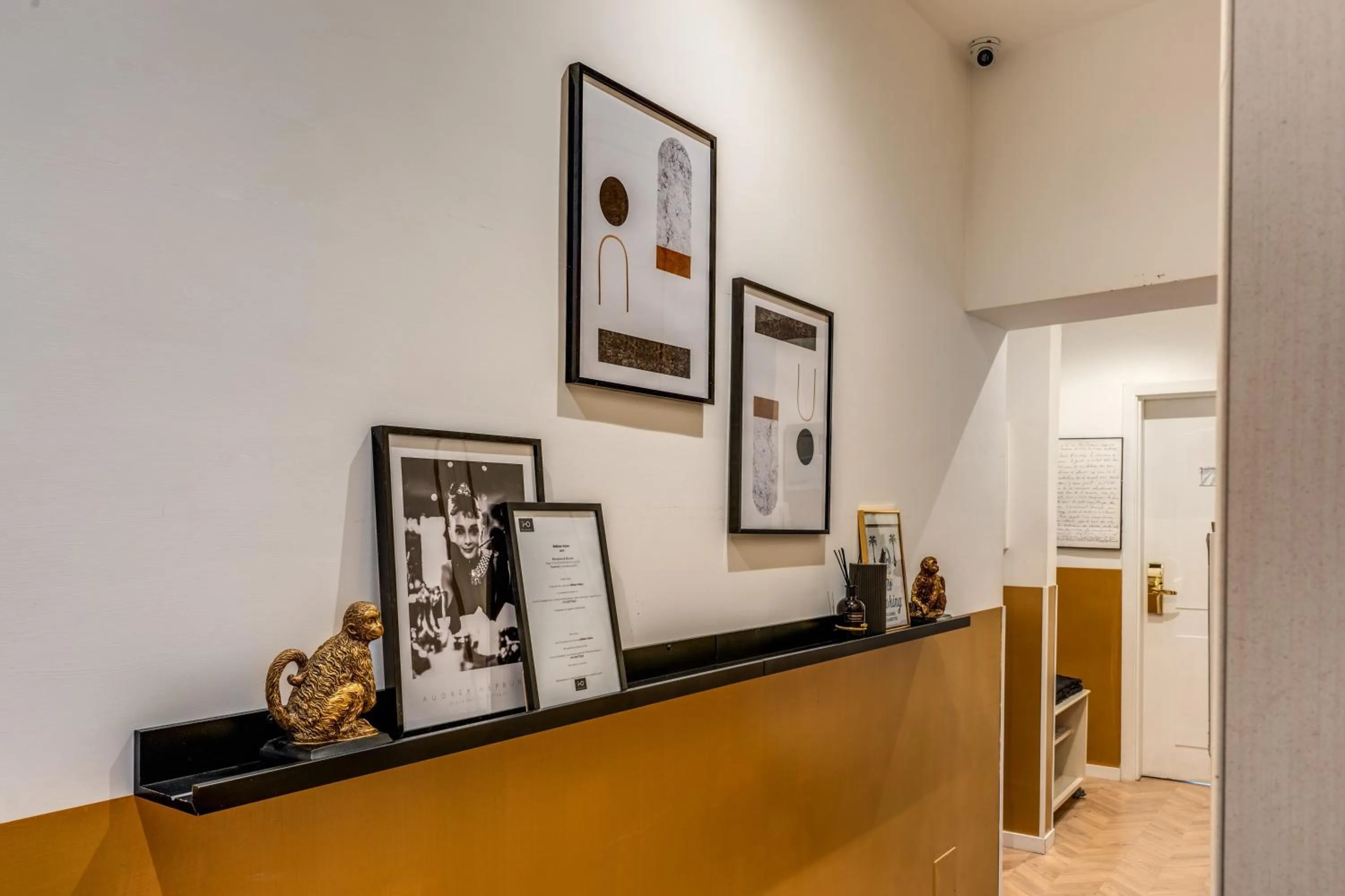 concierge in Baboon Room