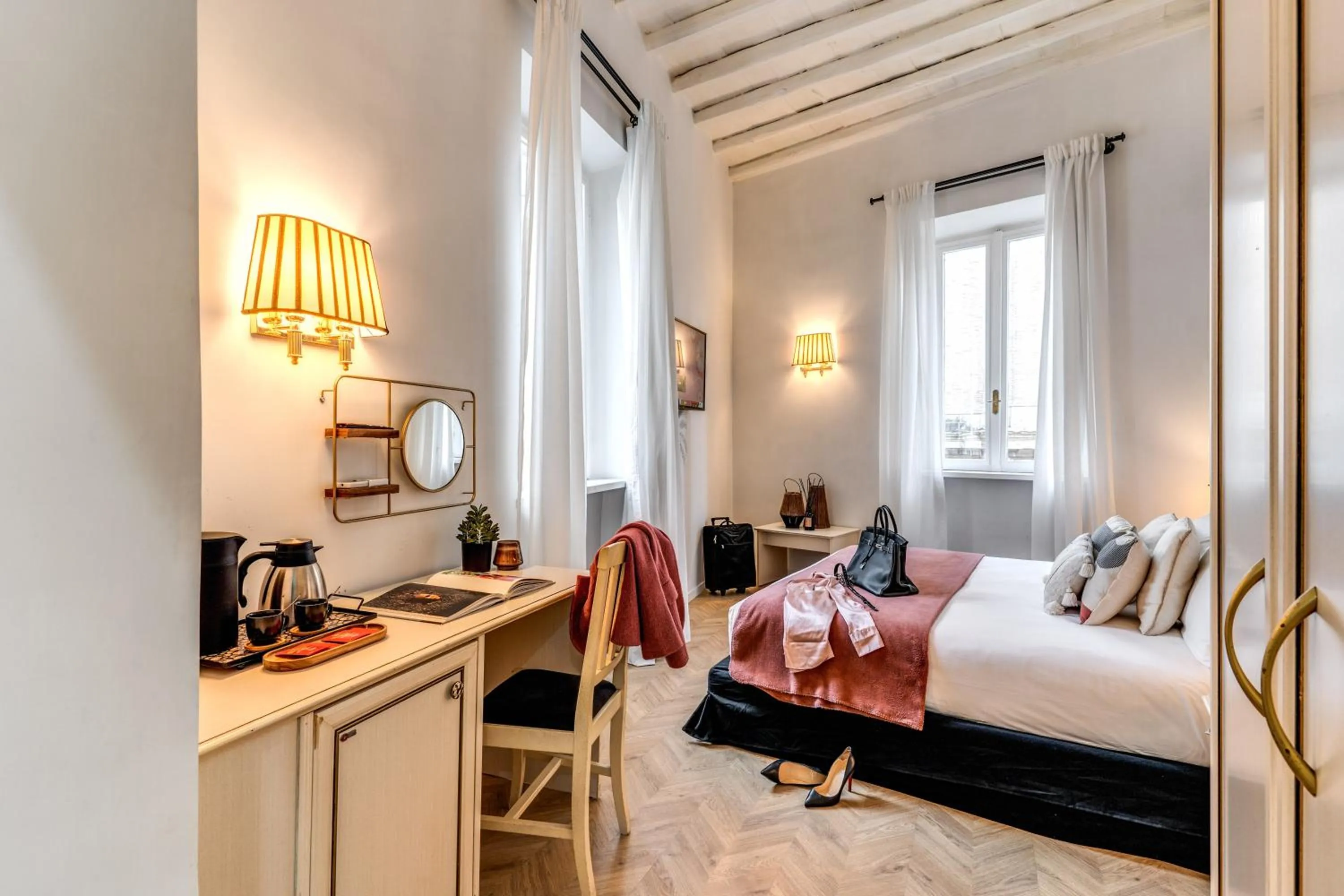 hair dresser, Bed in Baboon Room