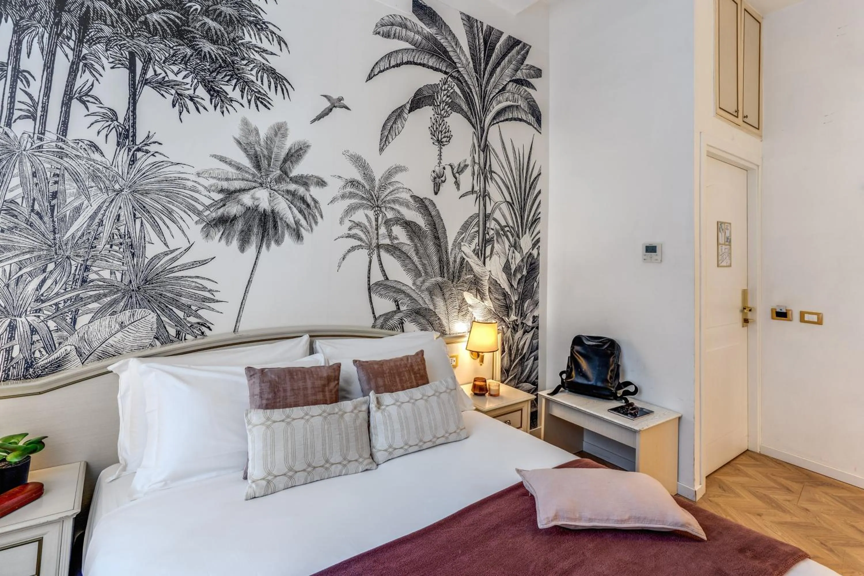 Photo of the whole room, Bed in Baboon Room