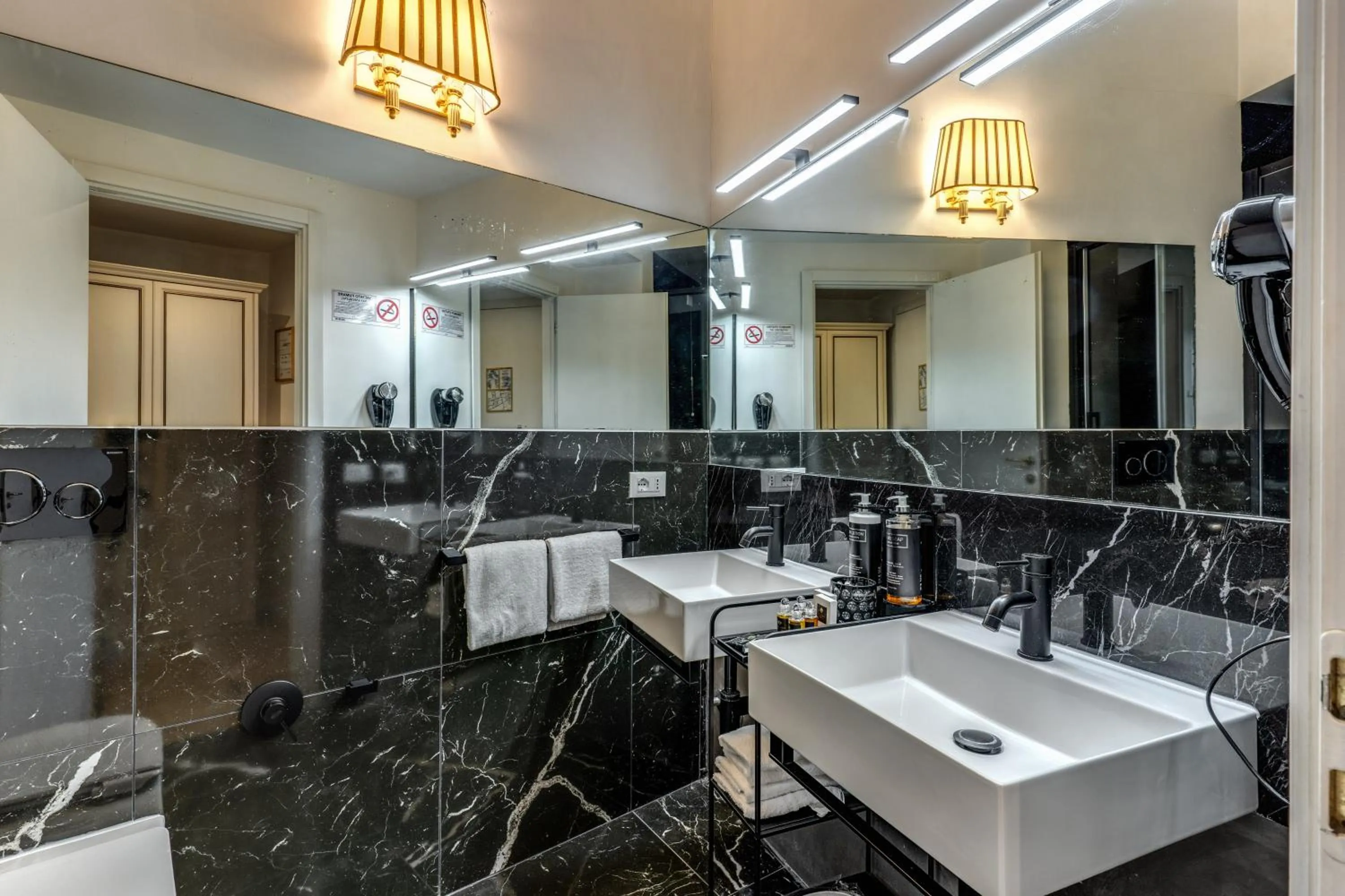 Bathroom in Baboon Room