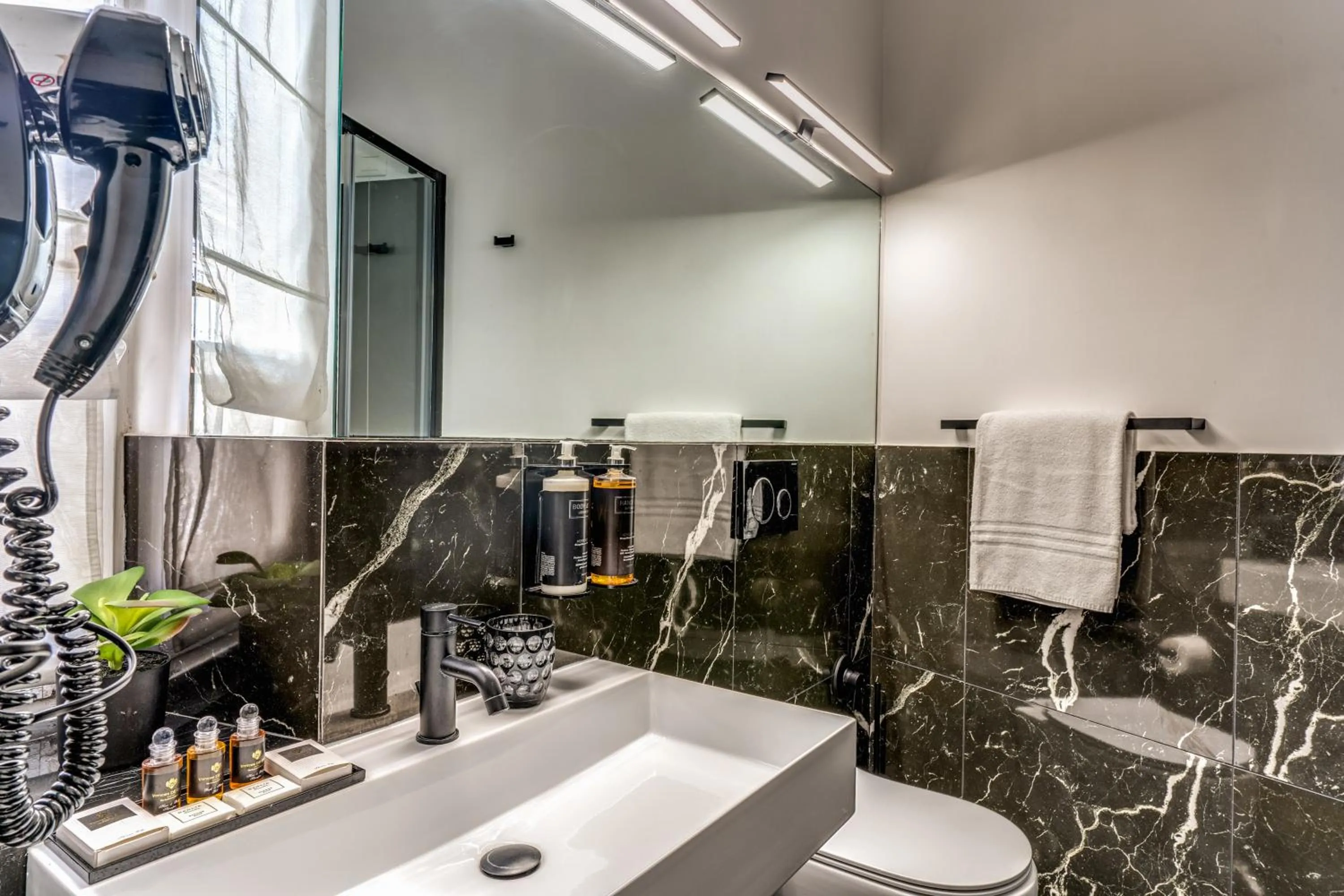 Bathroom in Baboon Room