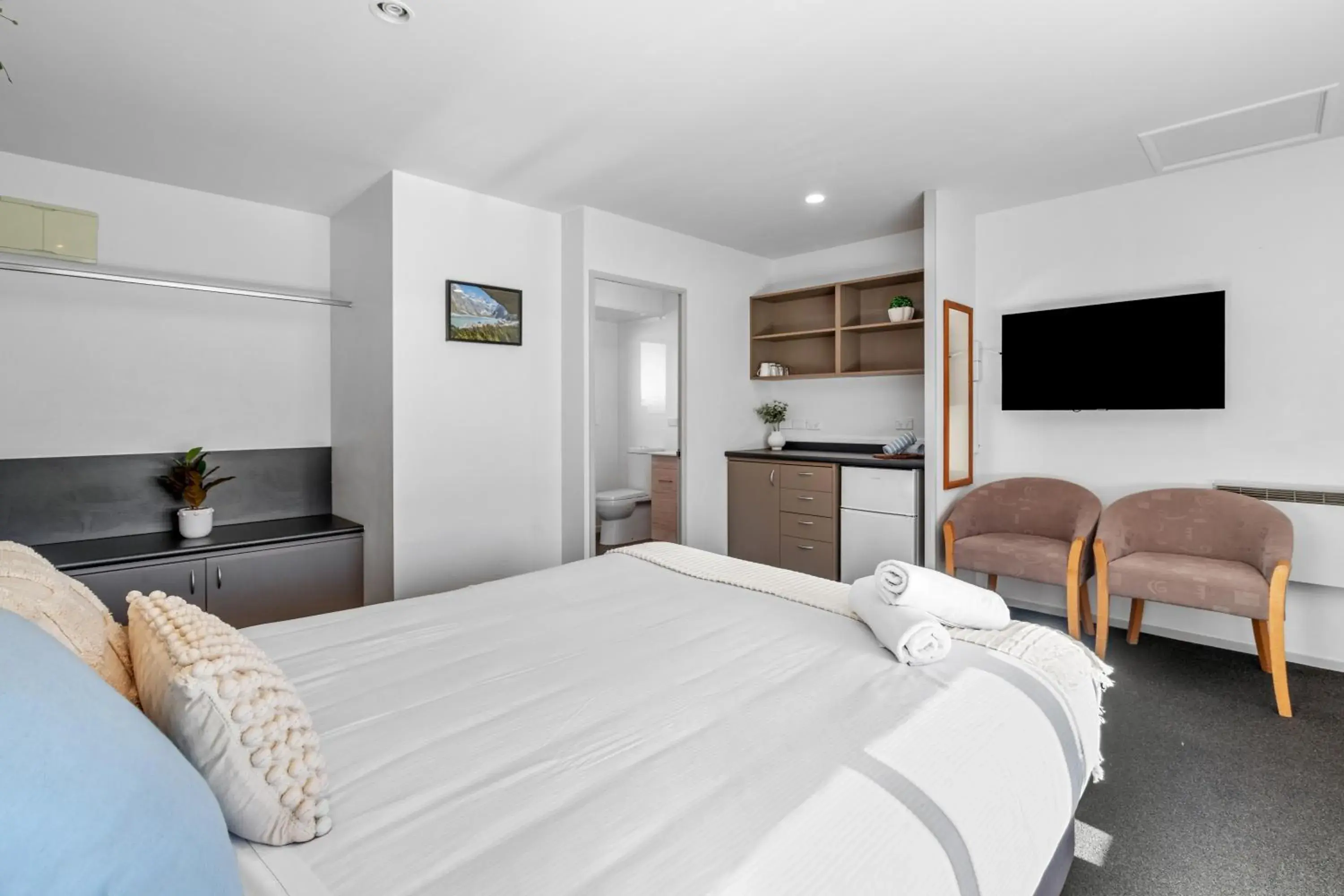 Twin Room with Private Bathroom in Tasman Holiday Parks - Te Anau Twin Room with Private Bathroom in Tasman Holiday Parks - Te Anau