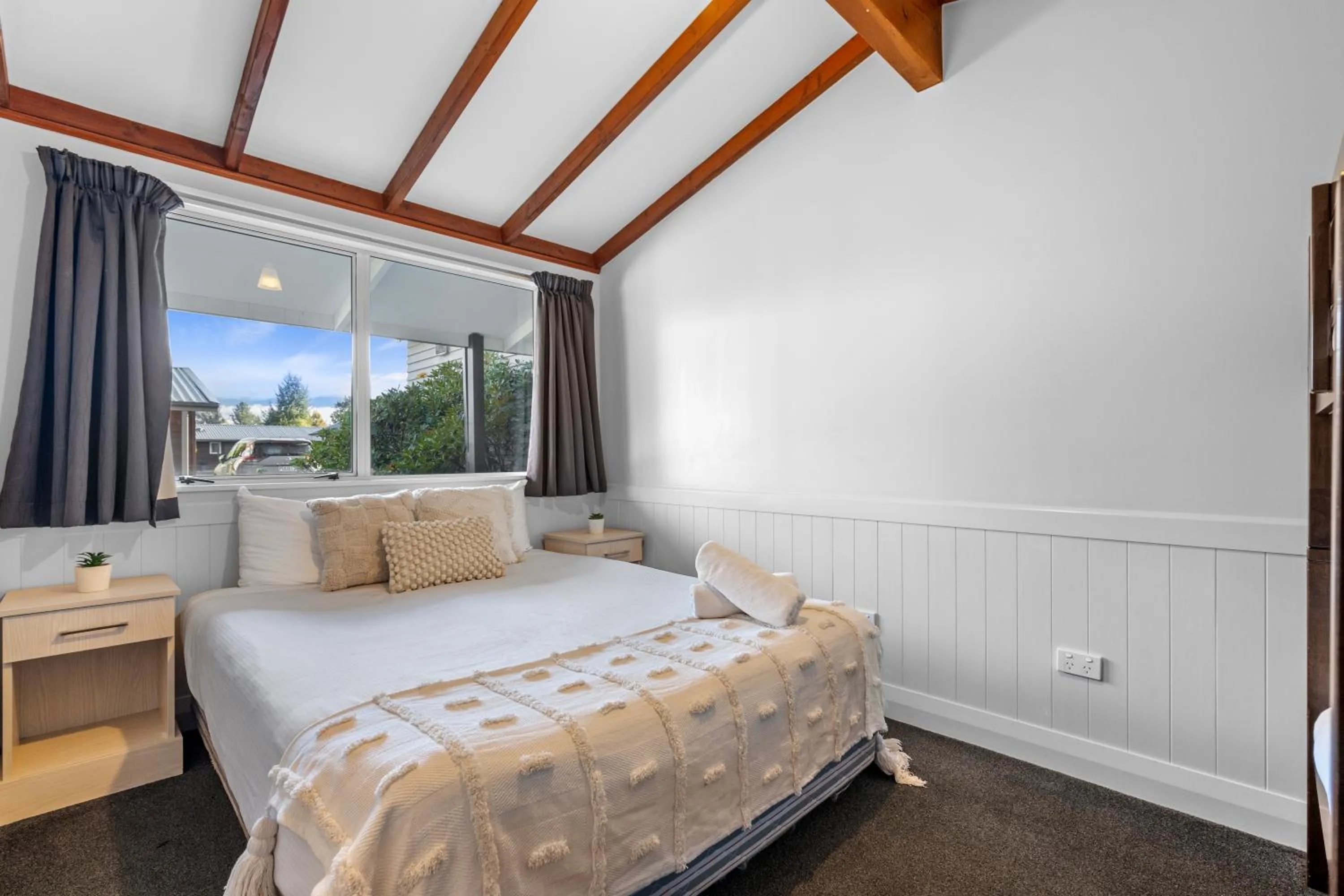 Bed in Tasman Holiday Parks - Te Anau