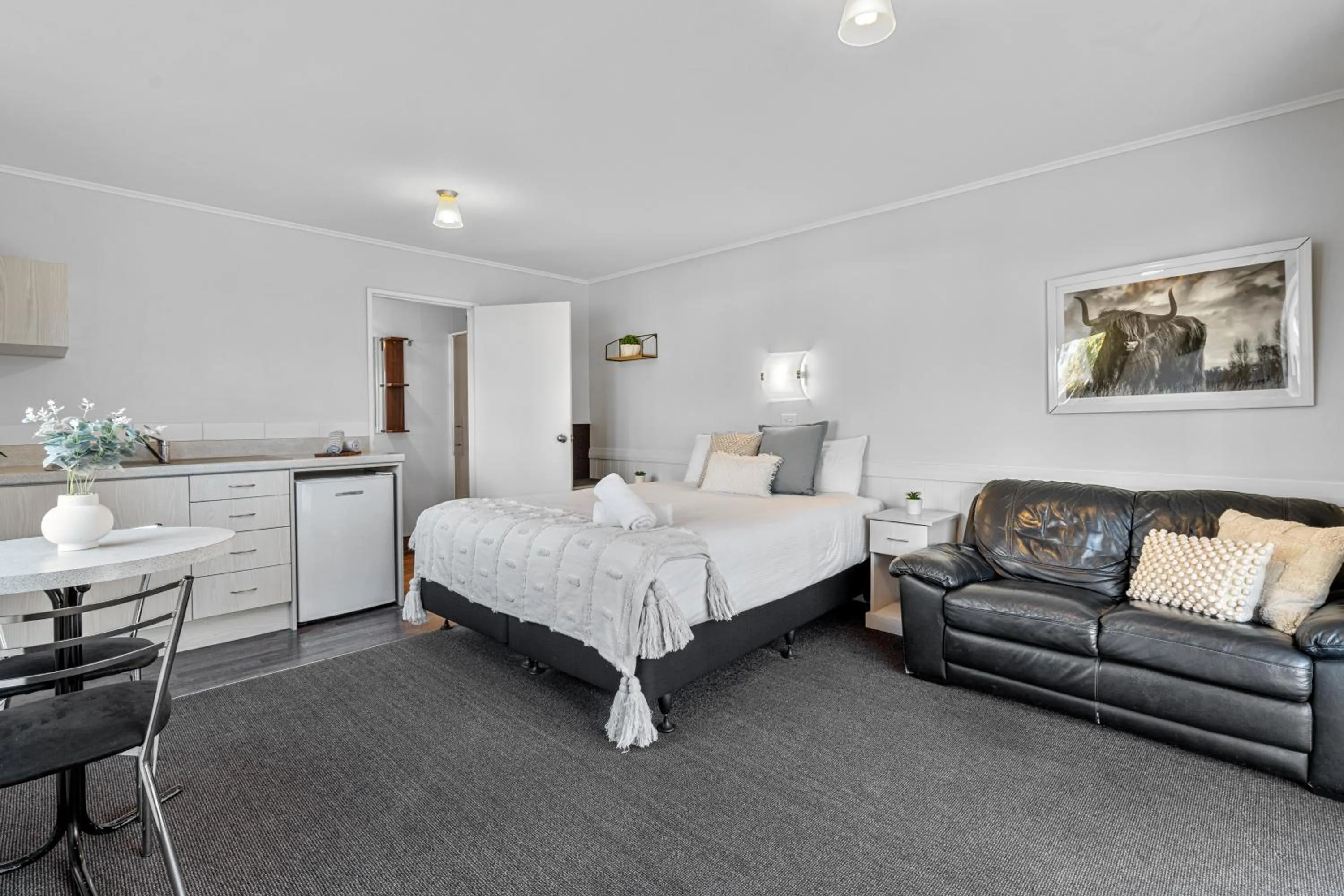 Bedroom, Bed in Tasman Holiday Parks - Te Anau