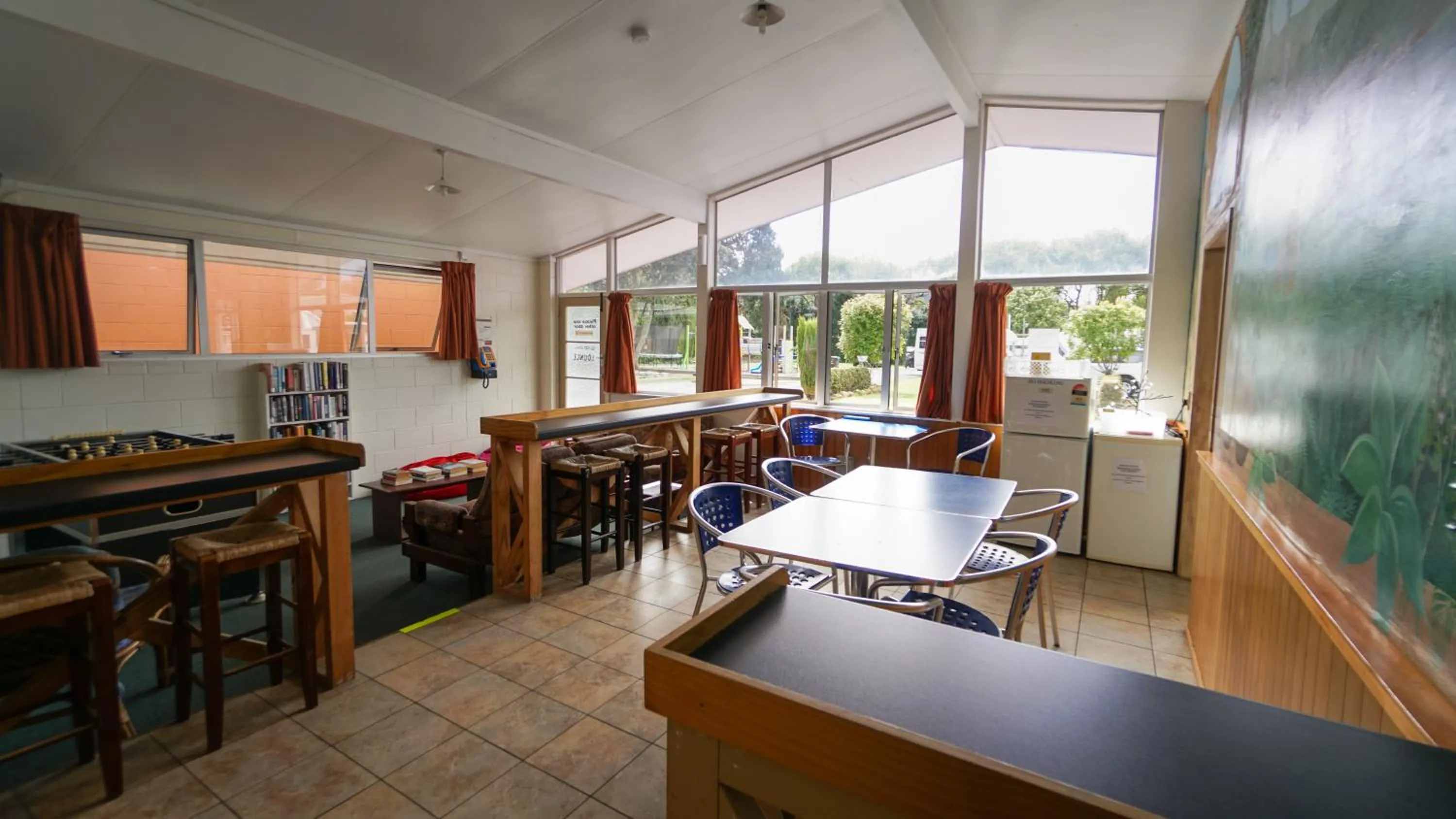 Communal lounge/ TV room in Whangarei Central Holiday Park