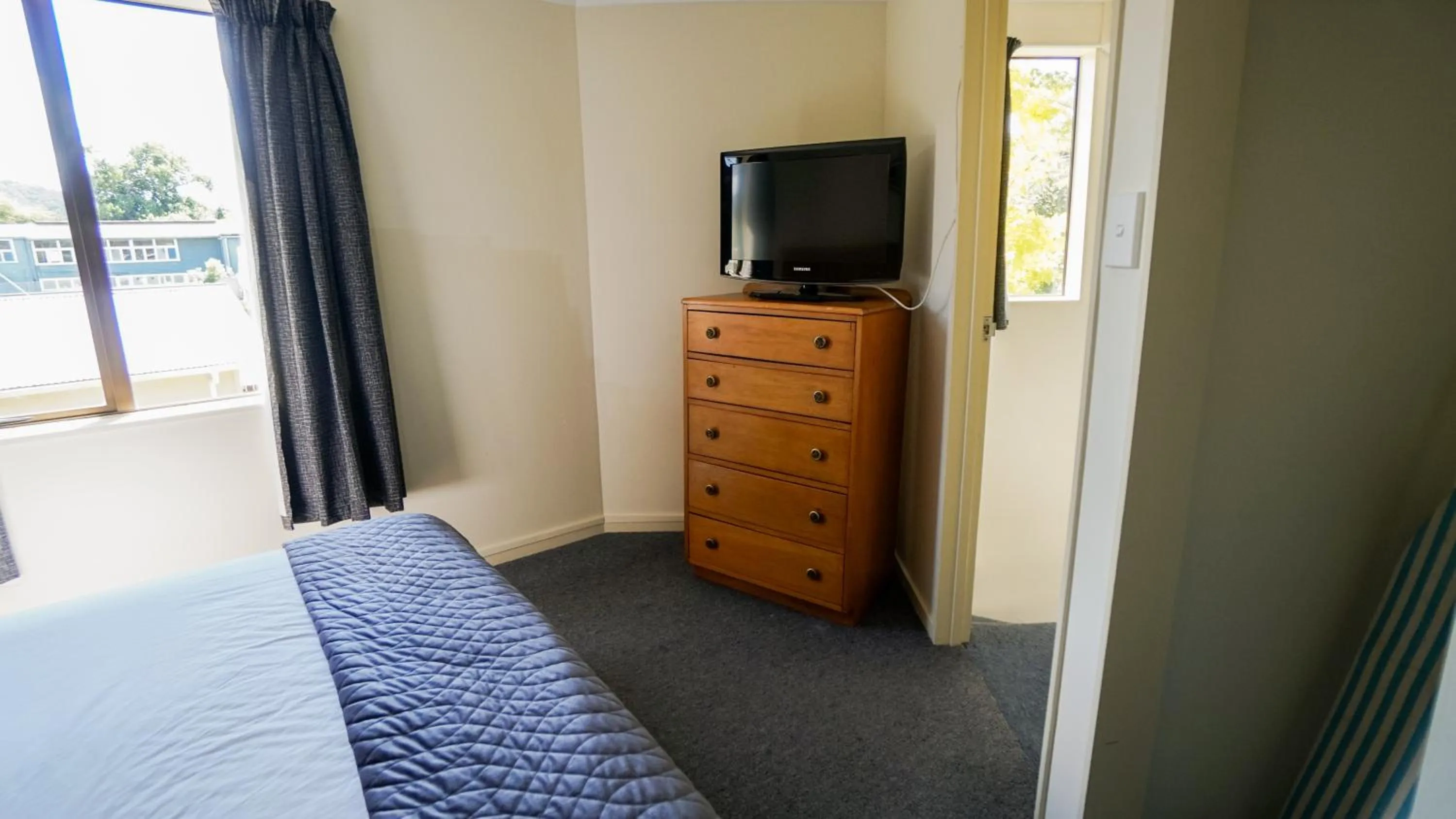 TV and multimedia, Bed in Whangarei Central Holiday Park