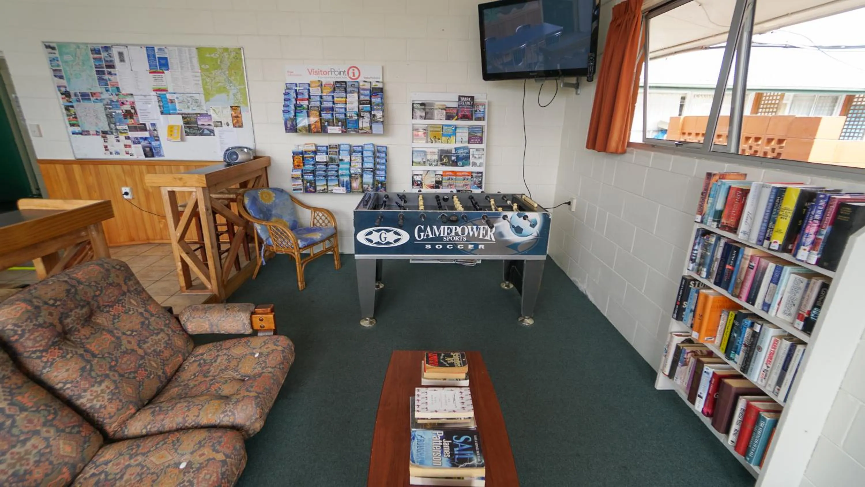 Communal lounge/ TV room in Whangarei Central Holiday Park