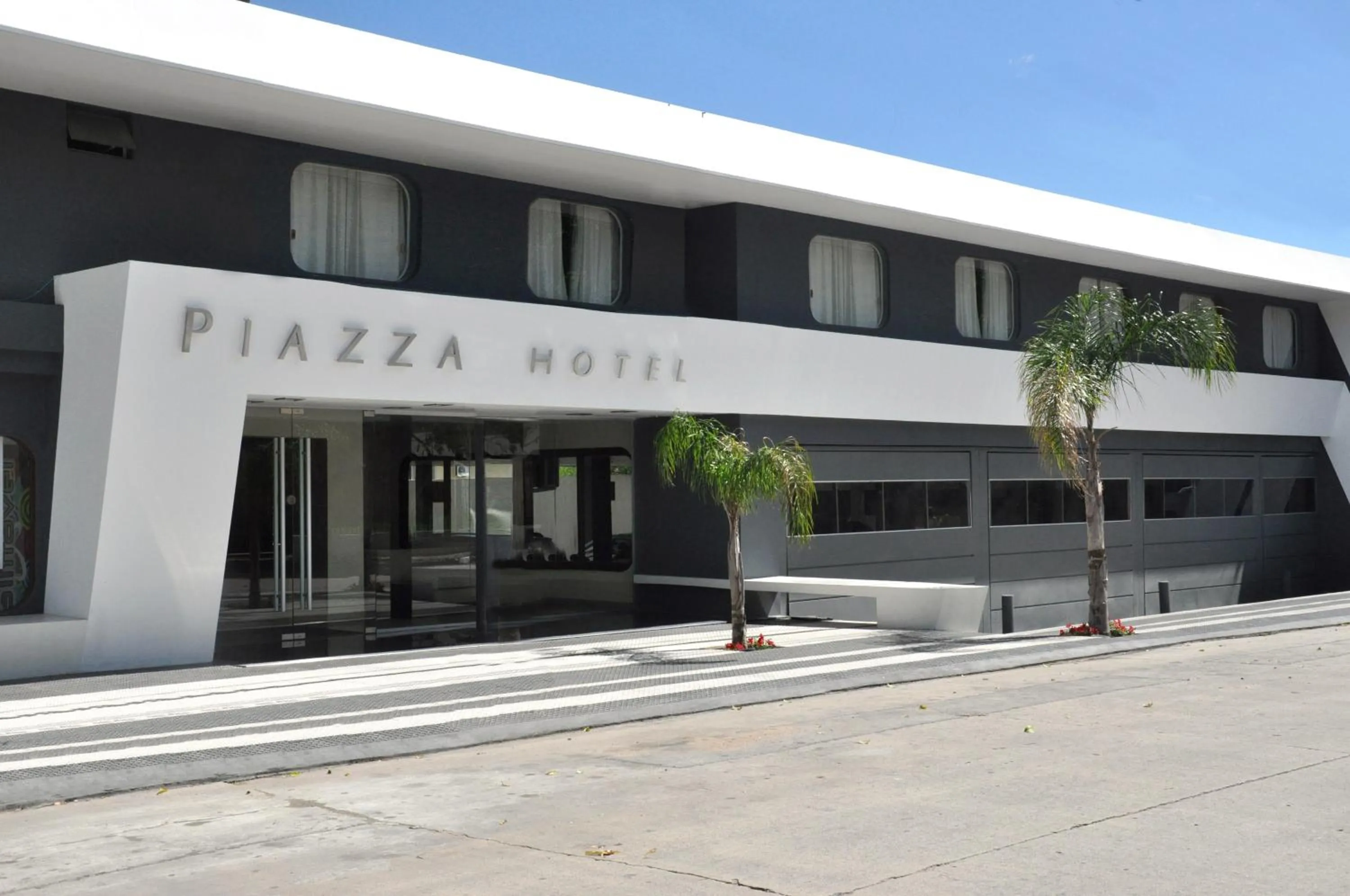 Facade/entrance in Piazza Hotel