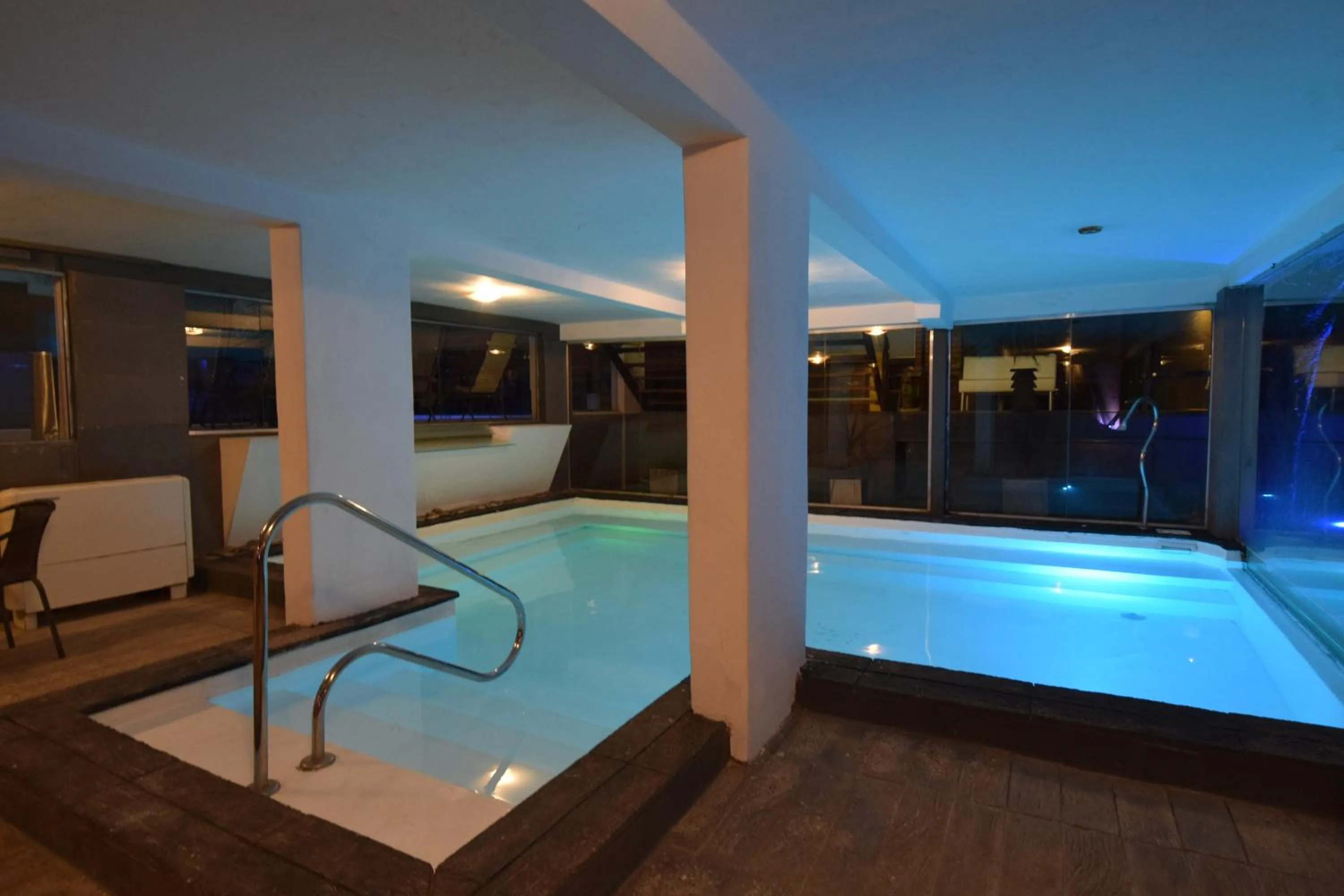 Swimming pool in Piazza Hotel