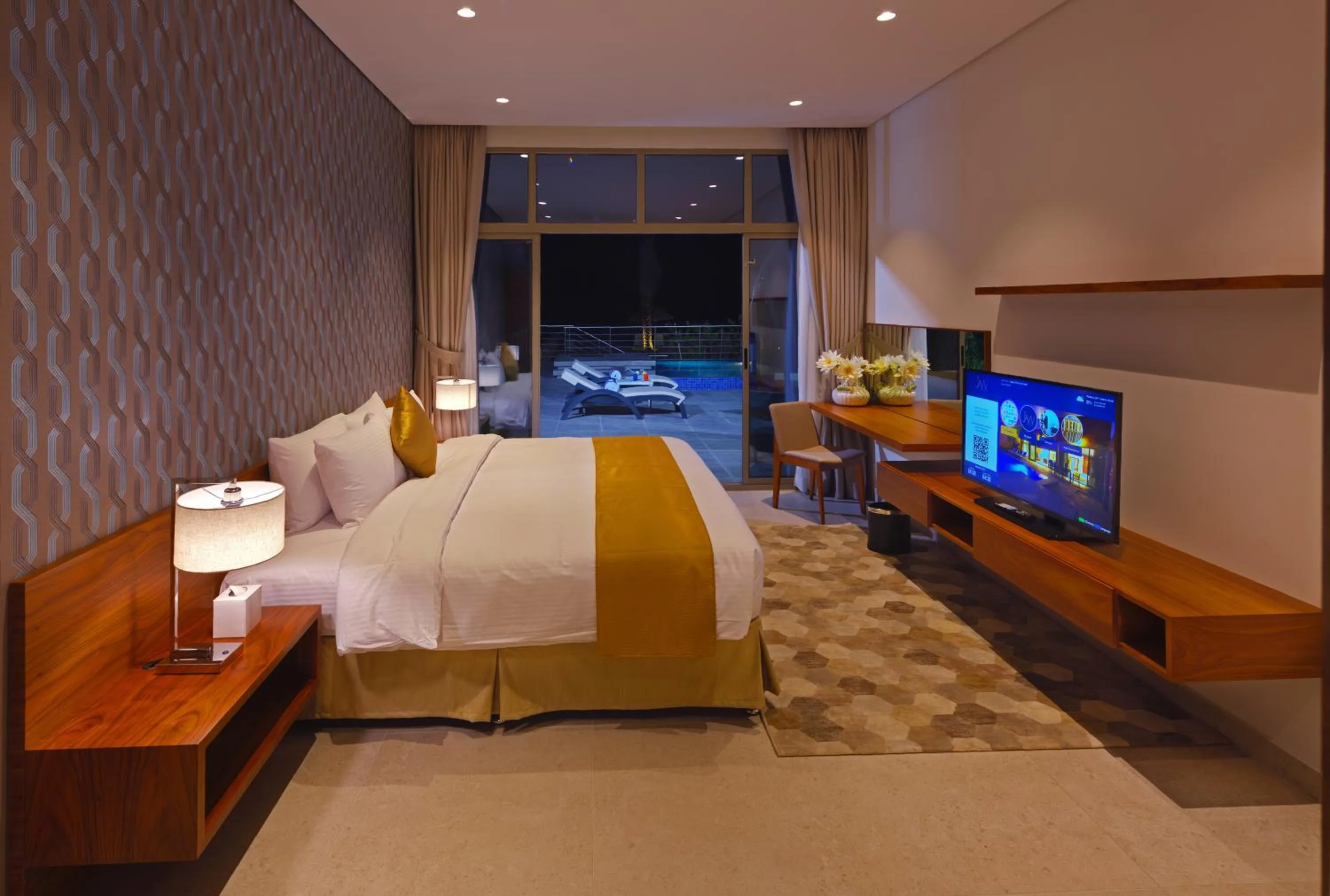 Balcony/Terrace, Bed in Jaw Resort & Spa