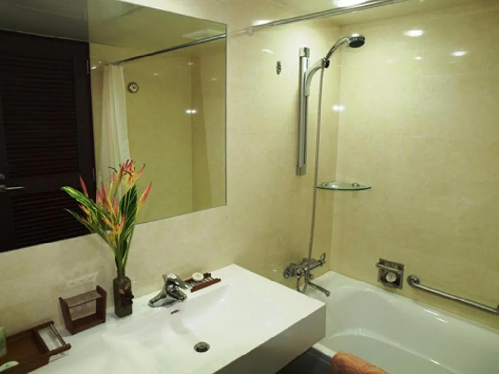 Bathroom in Solomon Kitano Mendana Hotel