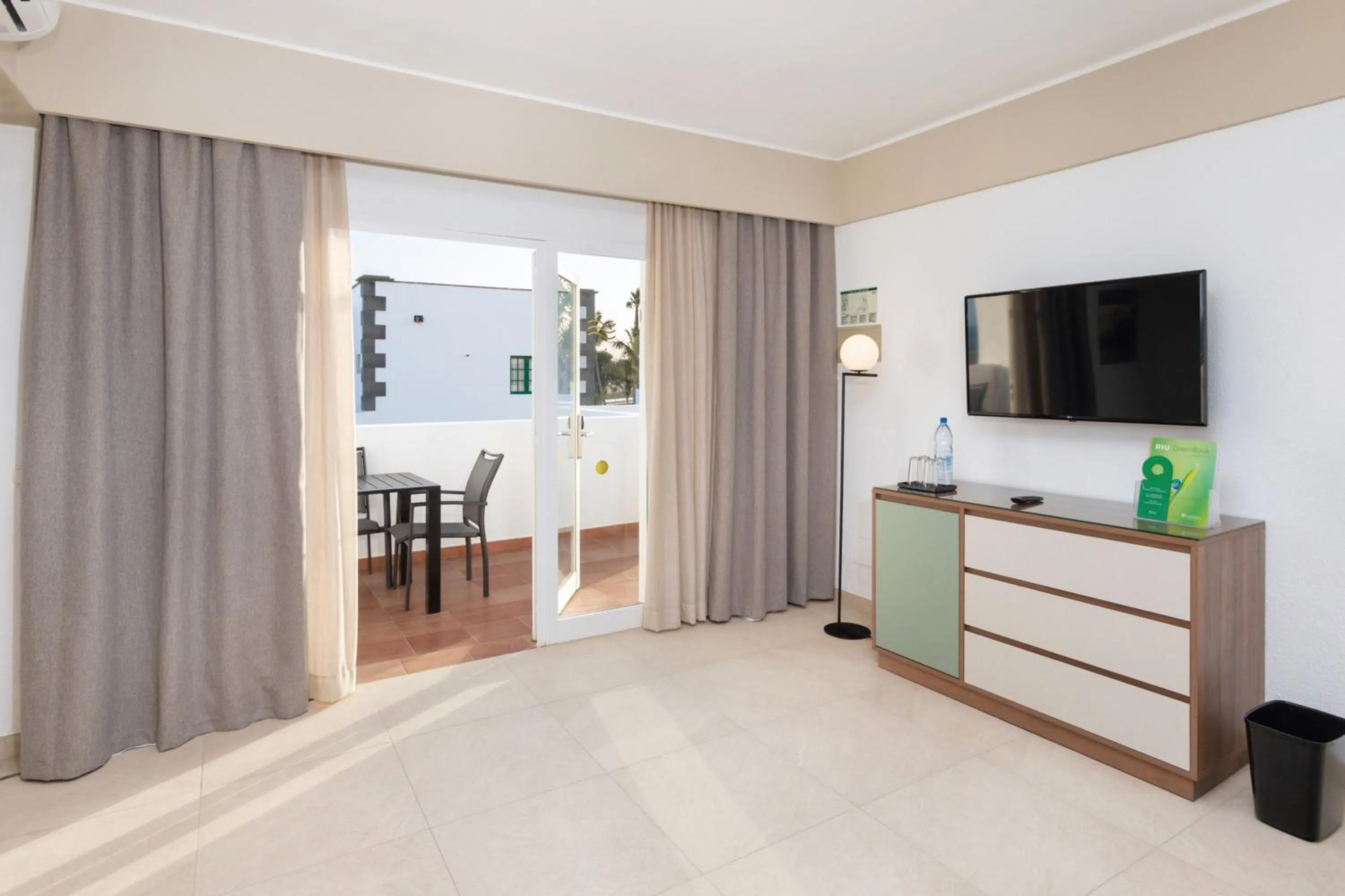 TV and multimedia in Hotel Riu Paraiso Lanzarote - All Inclusive