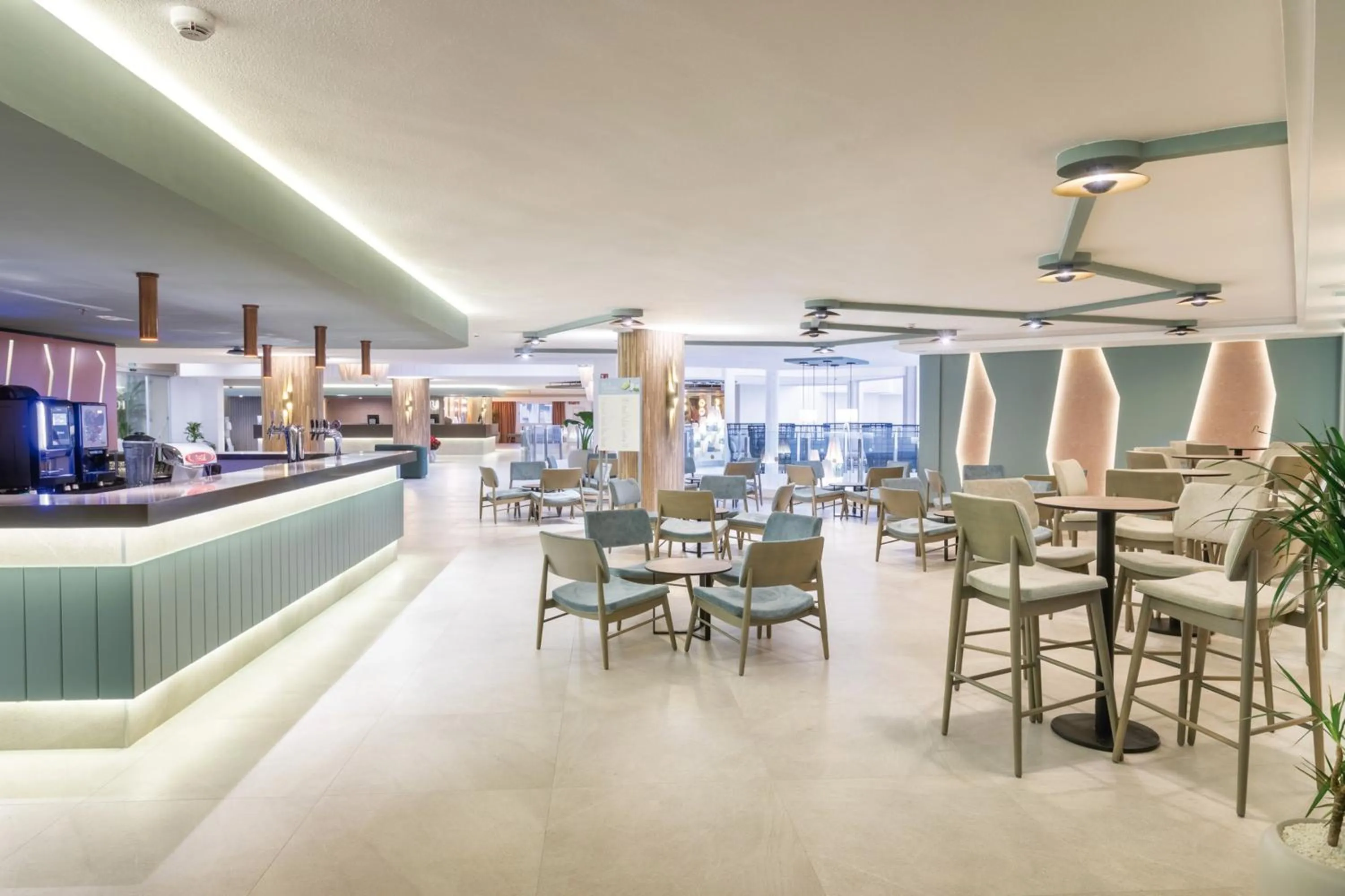 Lounge or bar in Hotel Riu Paraiso Lanzarote - All Inclusive