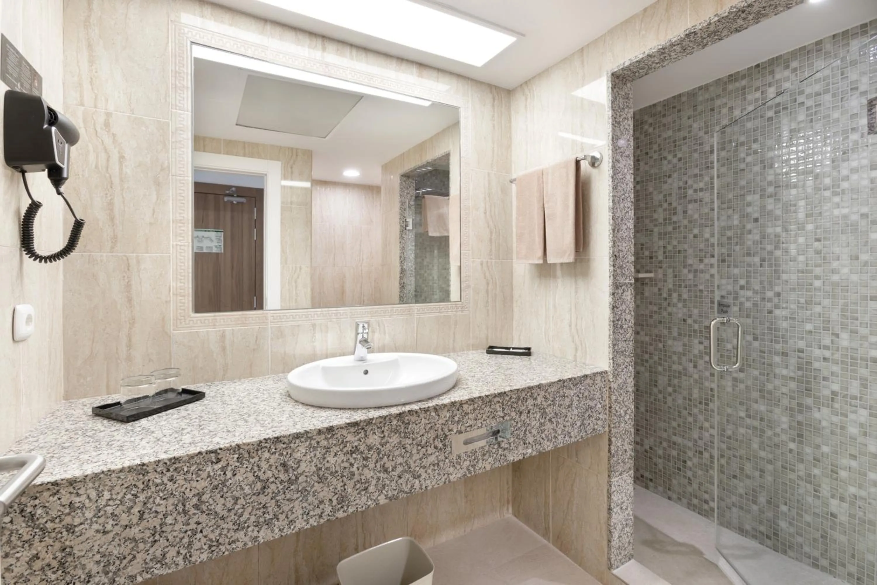 Shower in Hotel Riu Paraiso Lanzarote - All Inclusive