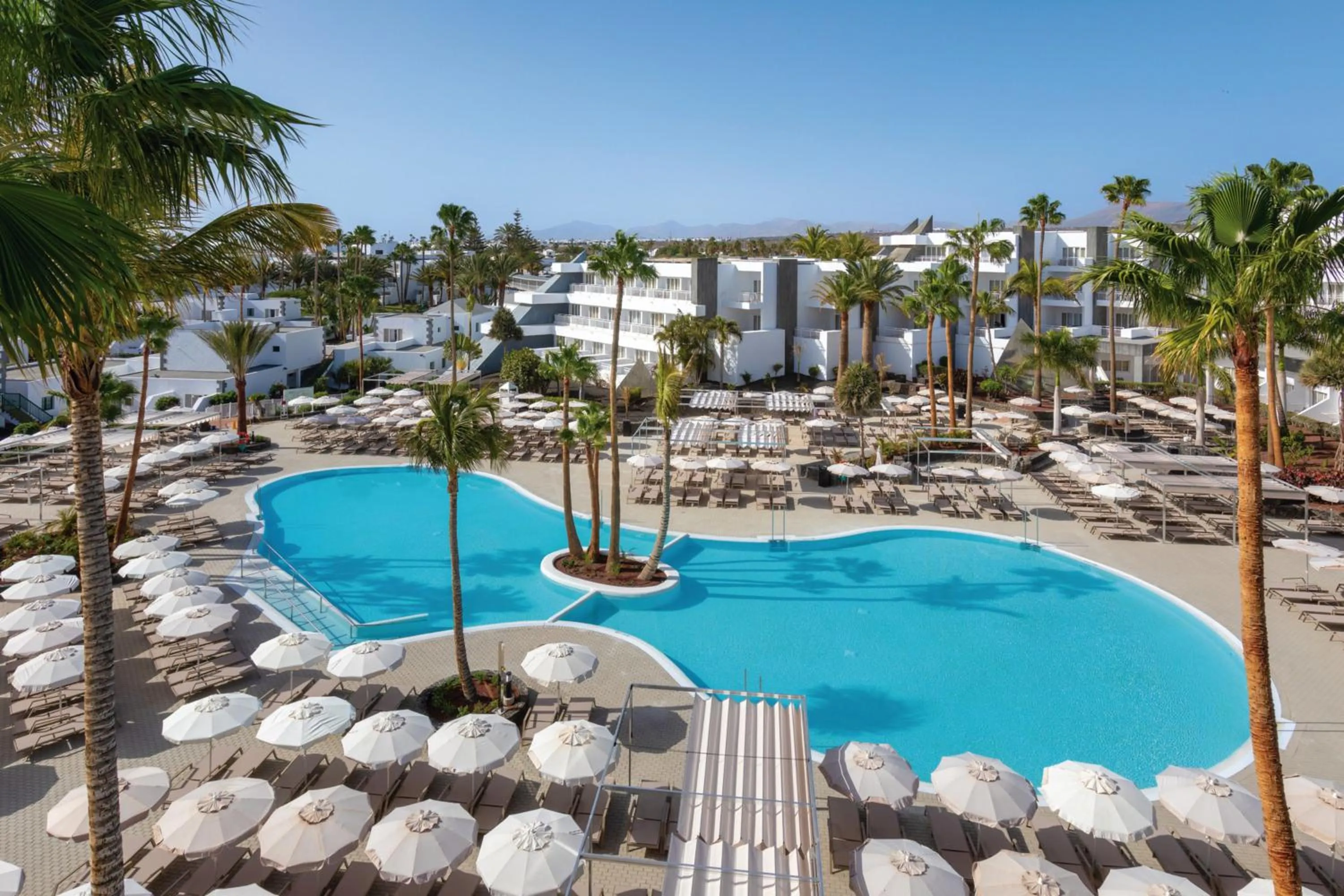 Pool view in Hotel Riu Paraiso Lanzarote - All Inclusive