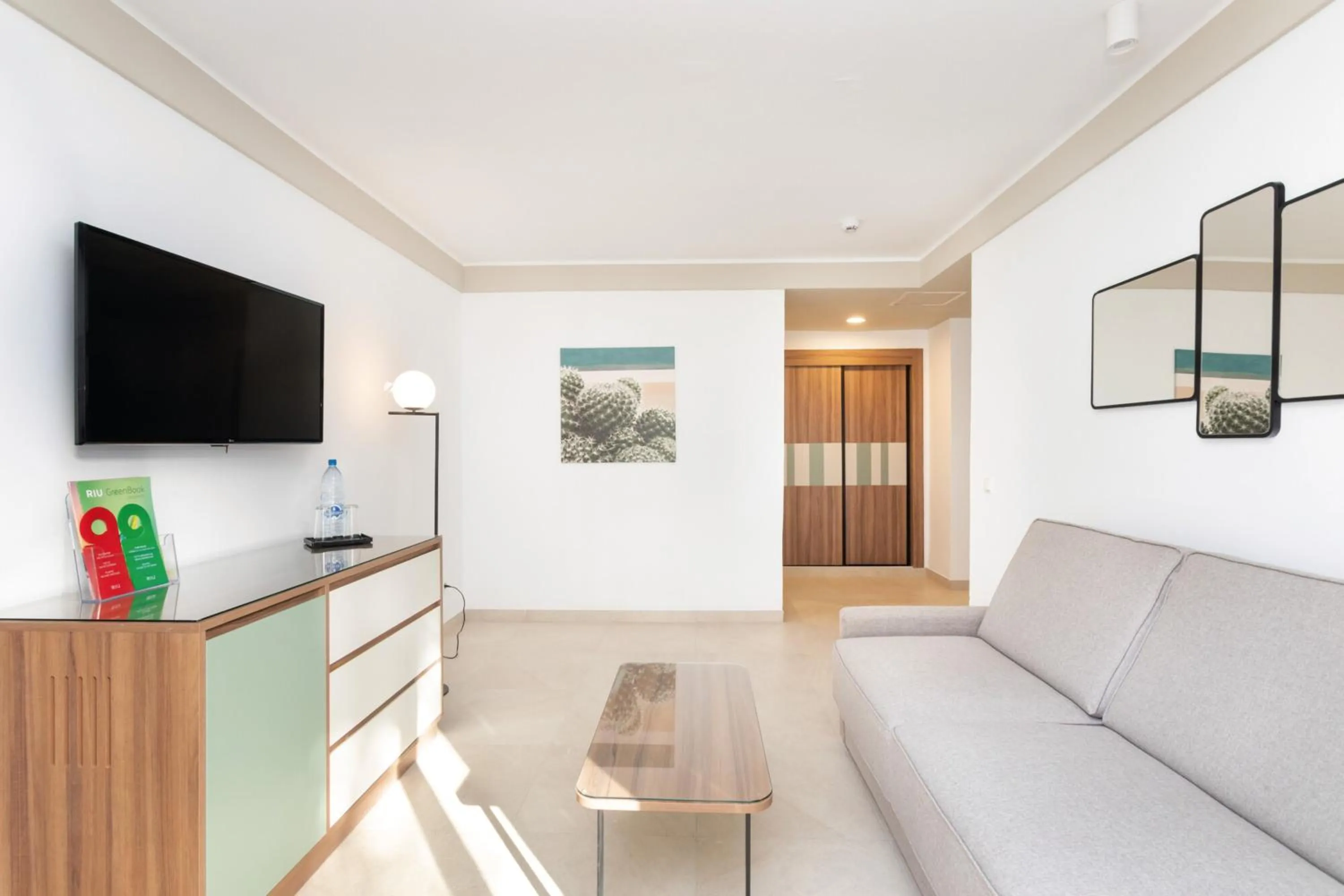 TV and multimedia in Hotel Riu Paraiso Lanzarote - All Inclusive