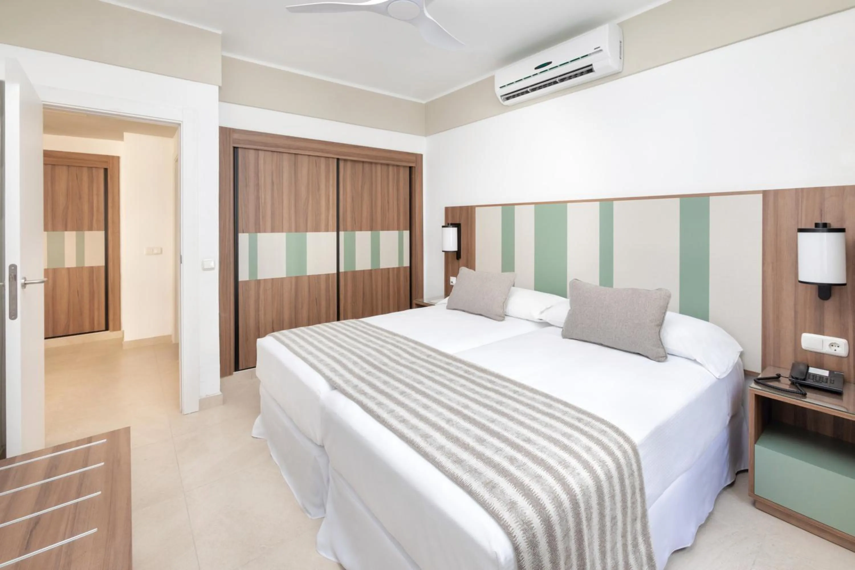 Bed in Hotel Riu Paraiso Lanzarote - All Inclusive