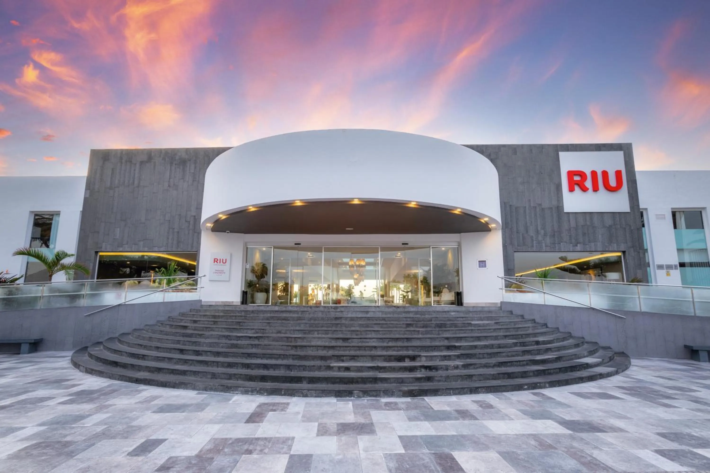 Facade/entrance in Hotel Riu Paraiso Lanzarote - All Inclusive