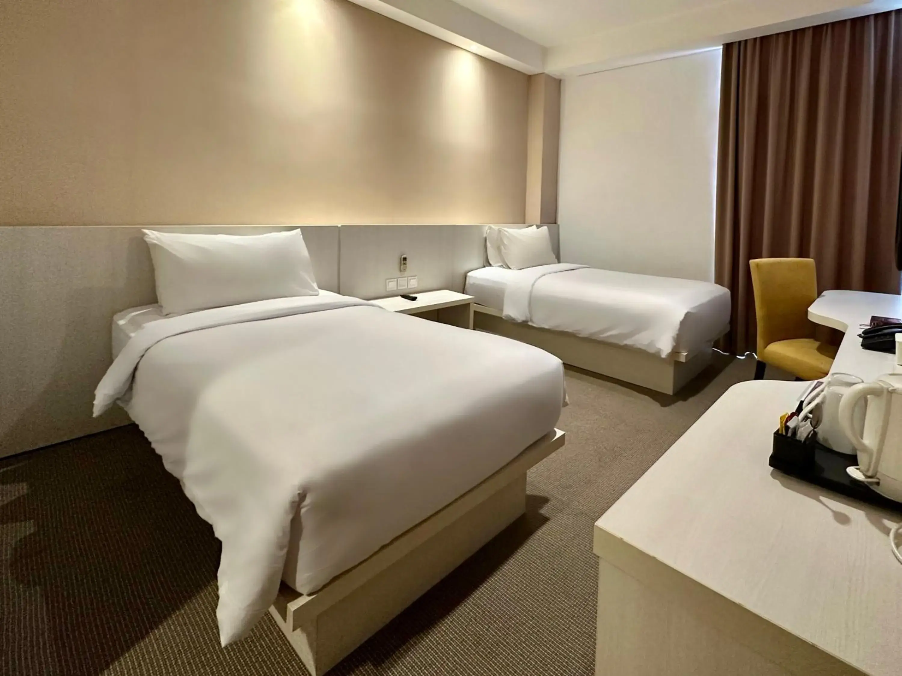 Superior Double or Twin Room in Yasmin Hotel Karawaci Superior Double or Twin Room in Yasmin Hotel Karawaci
