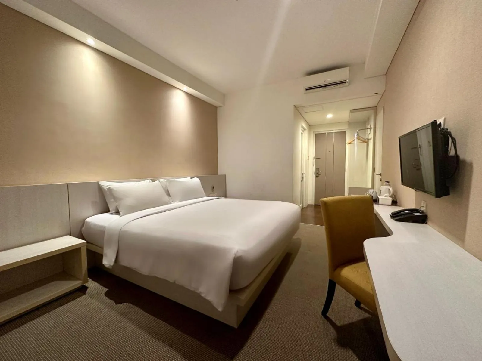 Superior King Room in Yasmin Hotel Karawaci