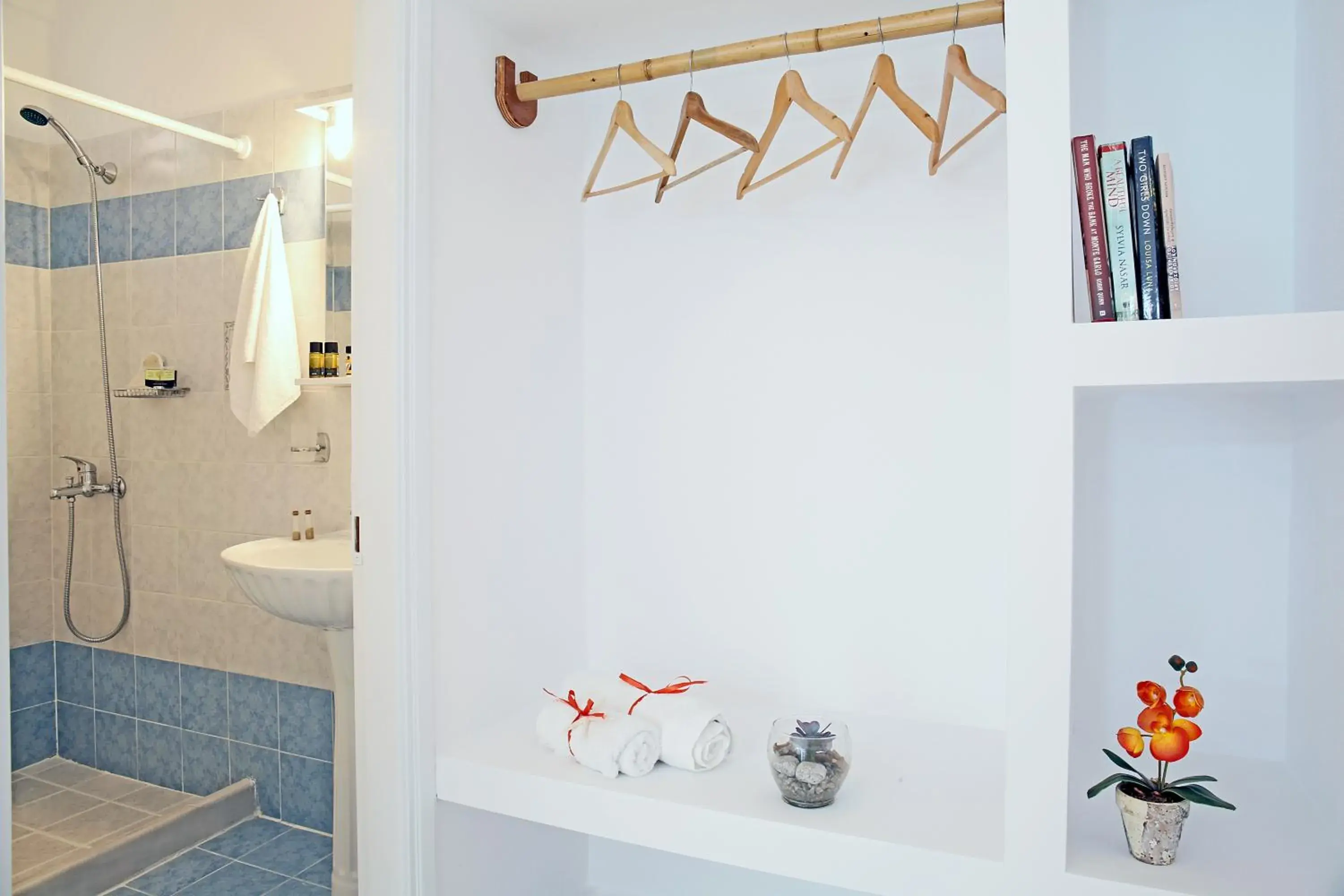 Double or Twin Room with Mountain View in Agistri Apartments Double or Twin Room with Mountain View in Agistri Apartments