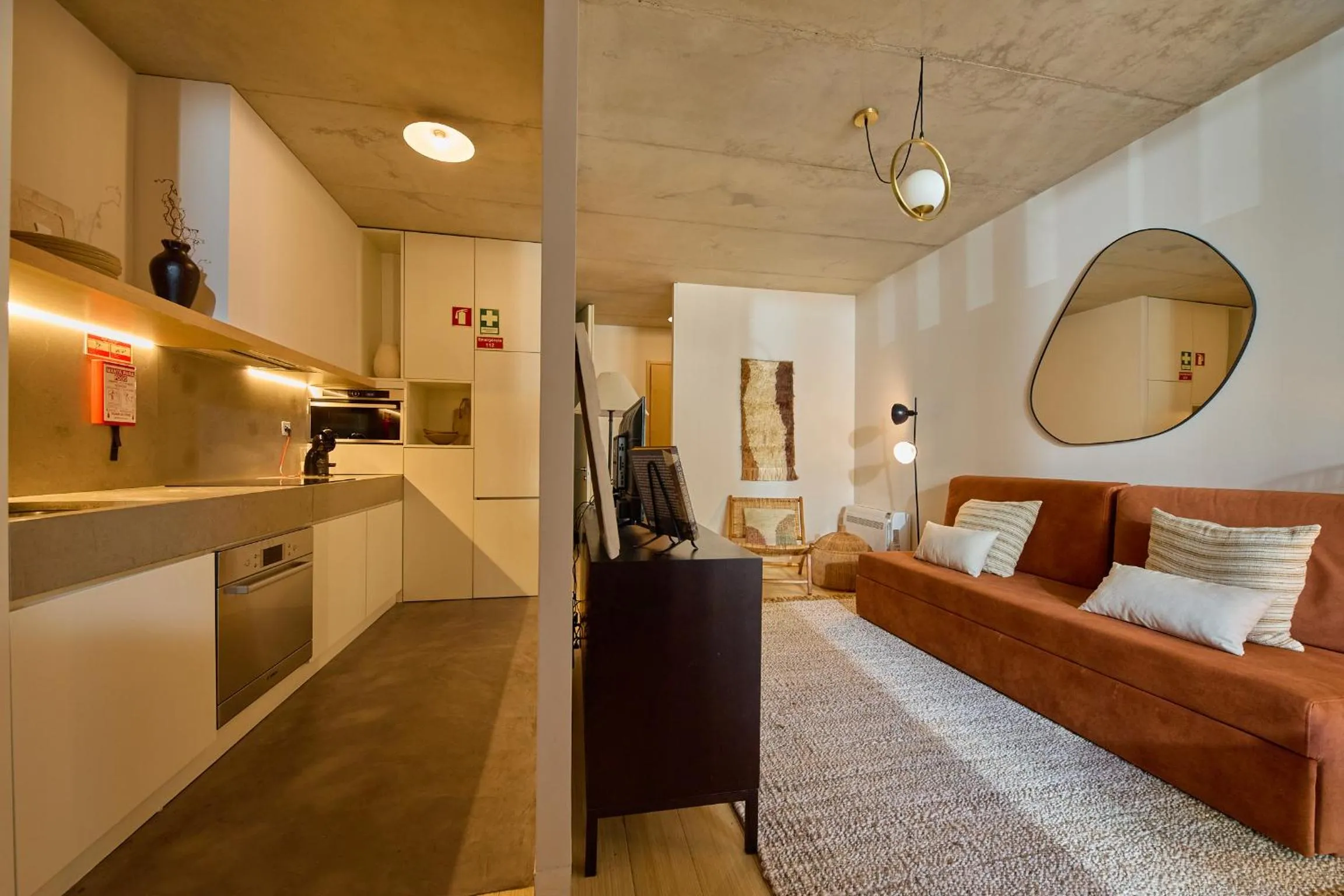 Living room, Bed in Oporto Maison Anselmo