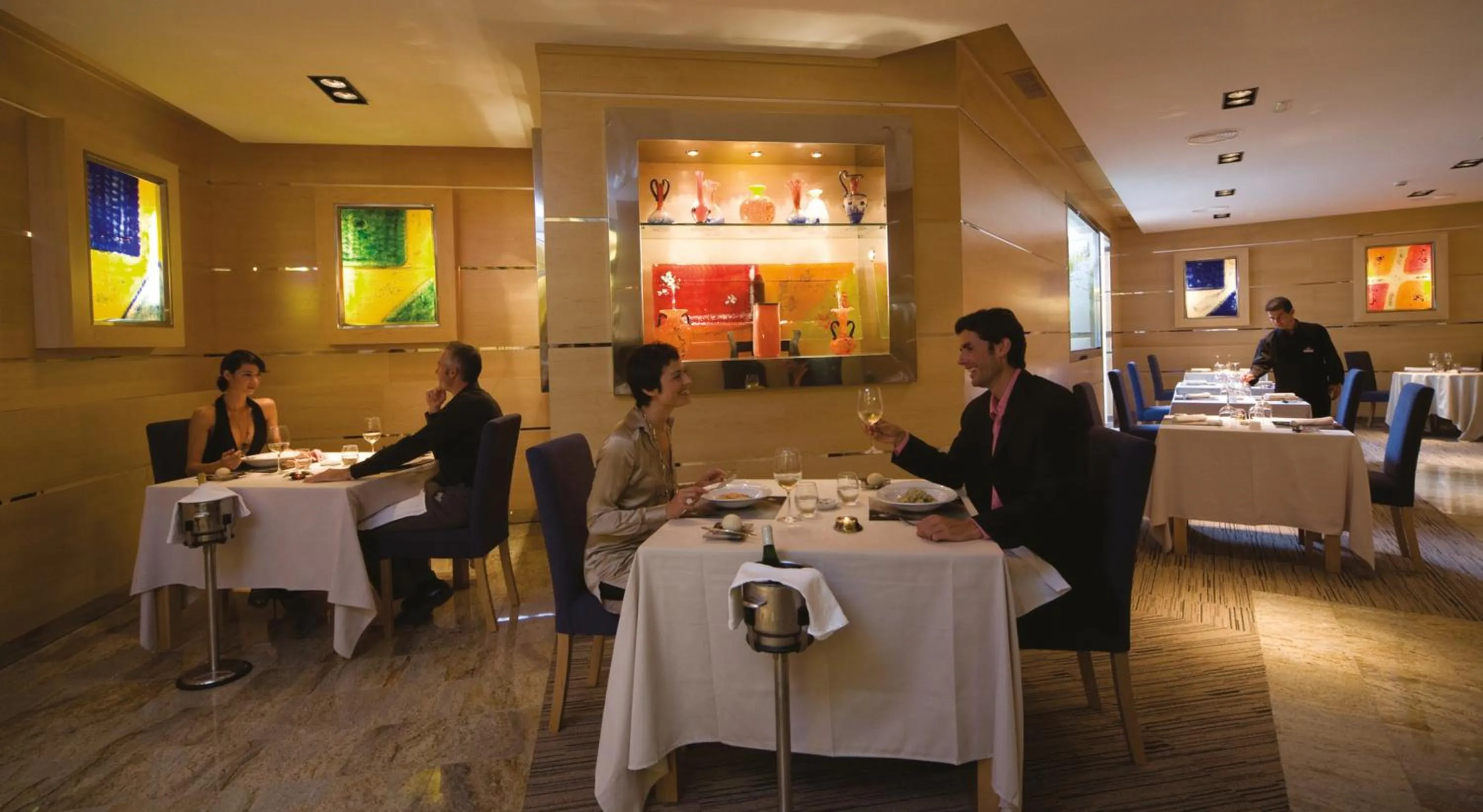 Restaurant/places to eat in Hotel Riu Palace Tres Islas