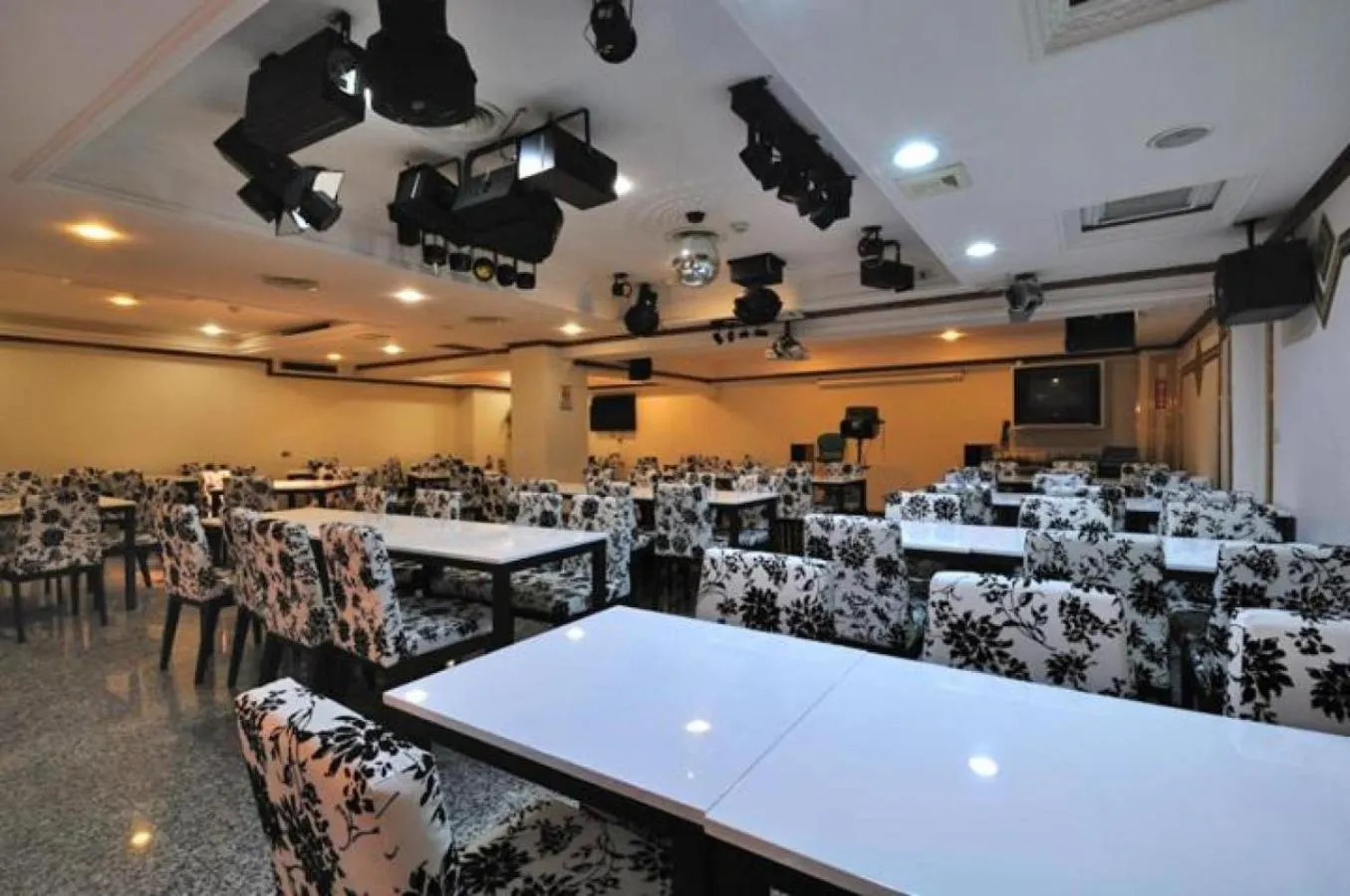 Restaurant/places to eat in Baron's Hot Spring Hotel