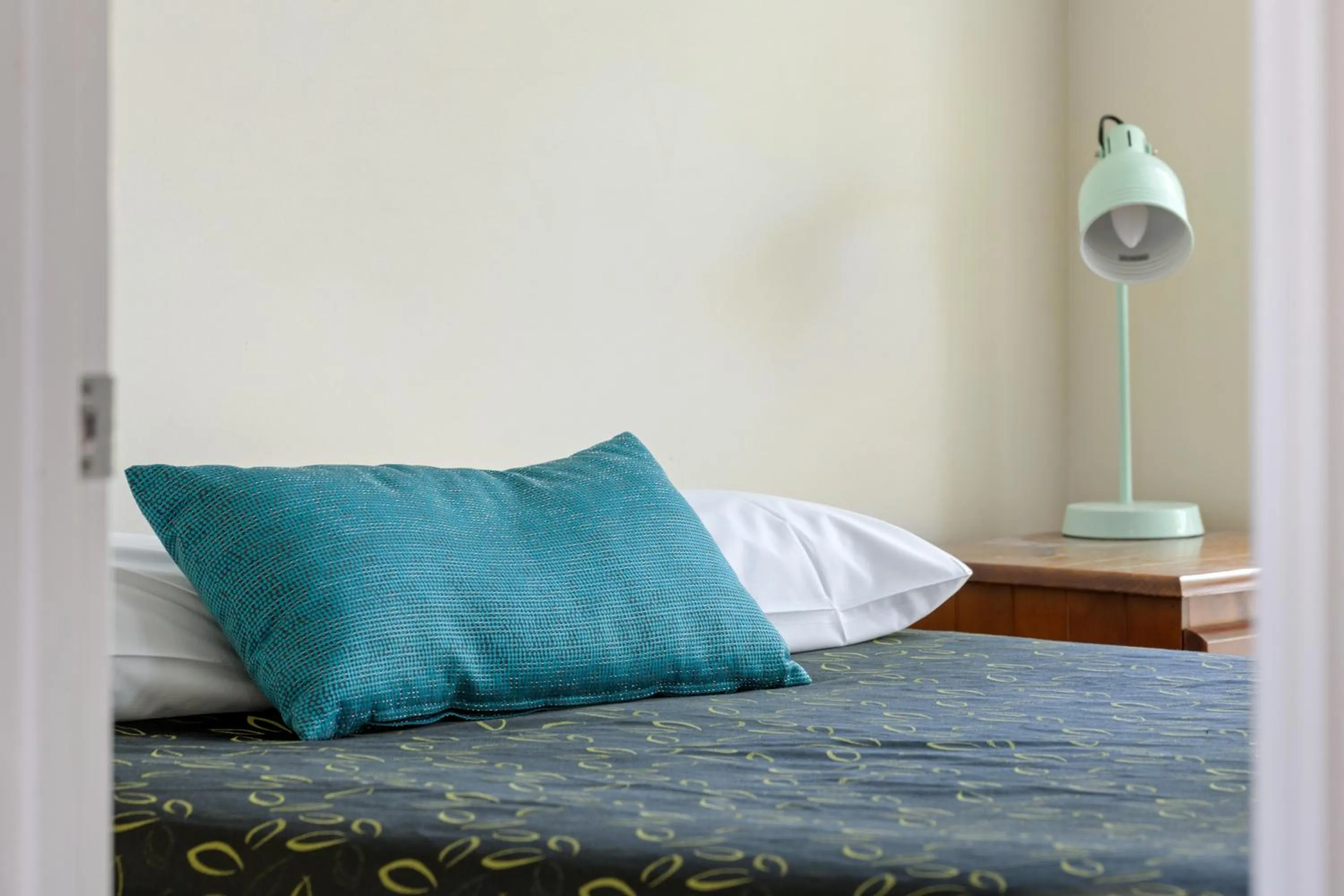 Bed in Emerald Motel Apartments