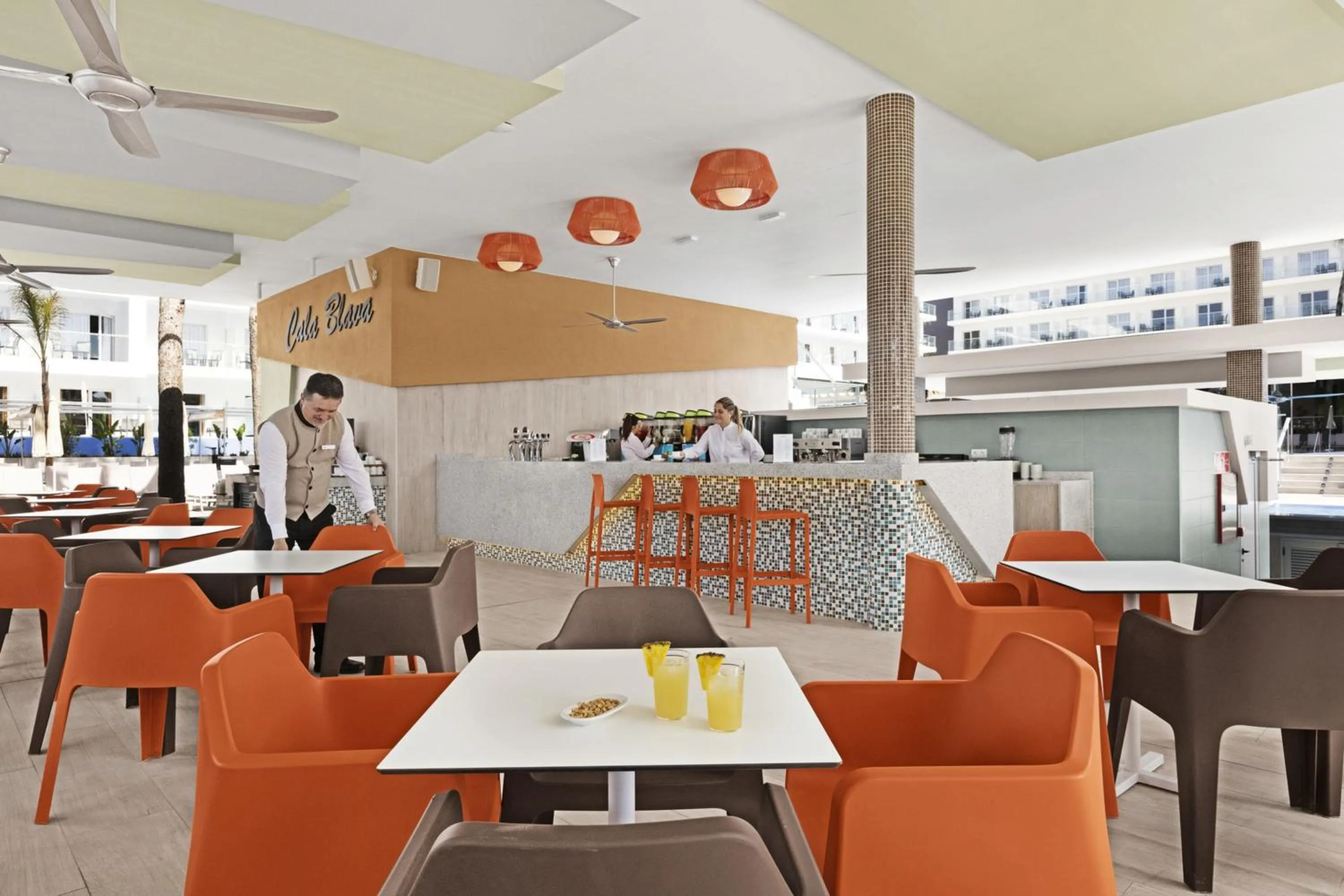 Lounge or bar in Hotel Riu Playa Park - 0'0 All Inclusive