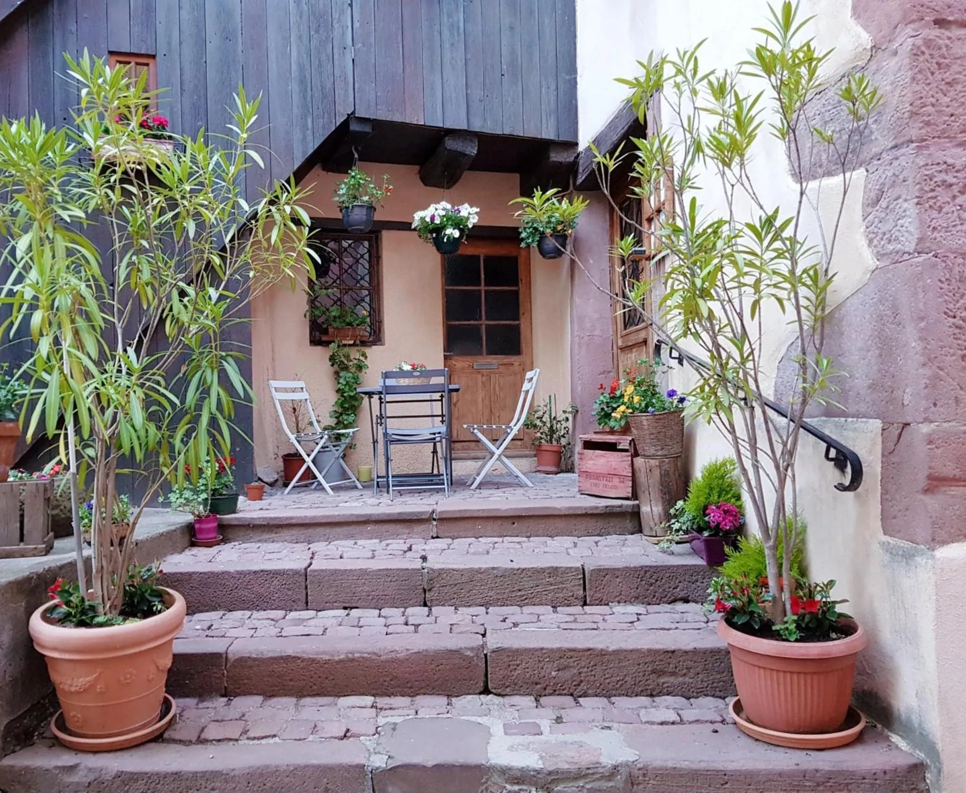 Facade/entrance in chez Coco