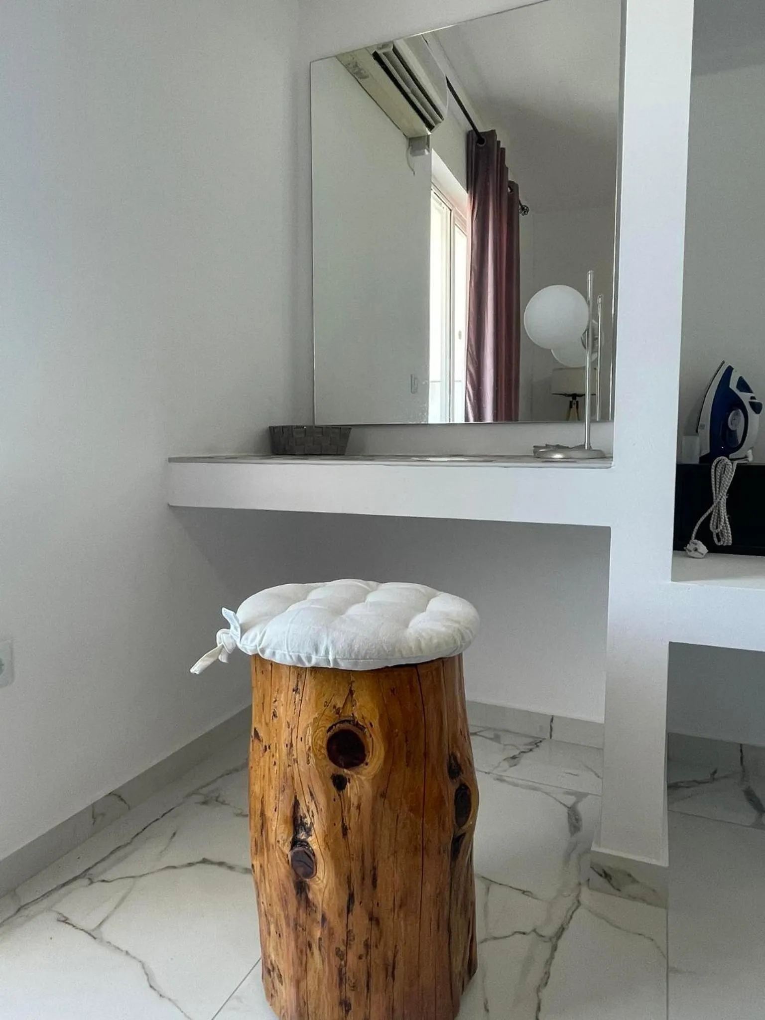 wardrobe in Lisabeth Apartments