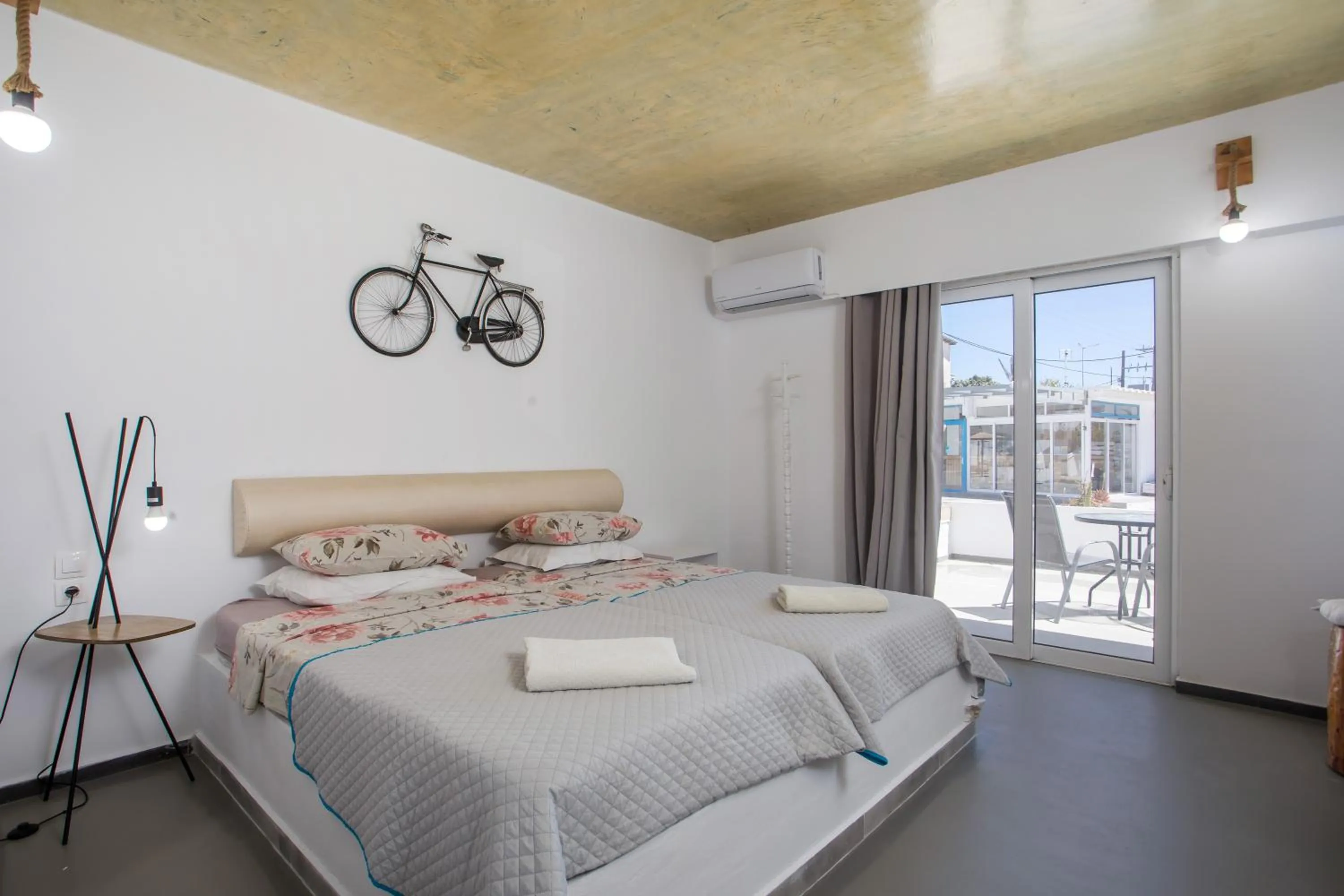 Bed in Lisabeth Apartments