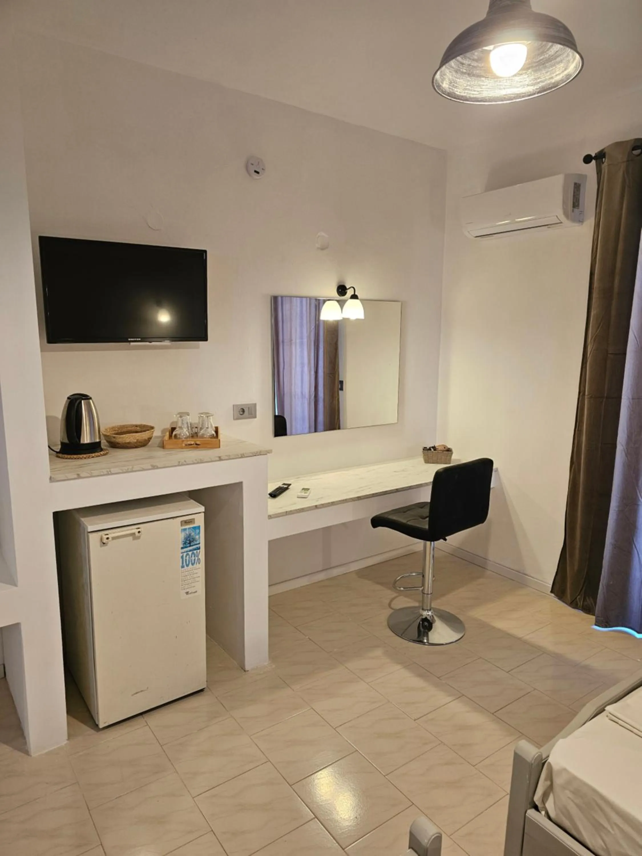 Photo of the whole room in Lisabeth Apartments