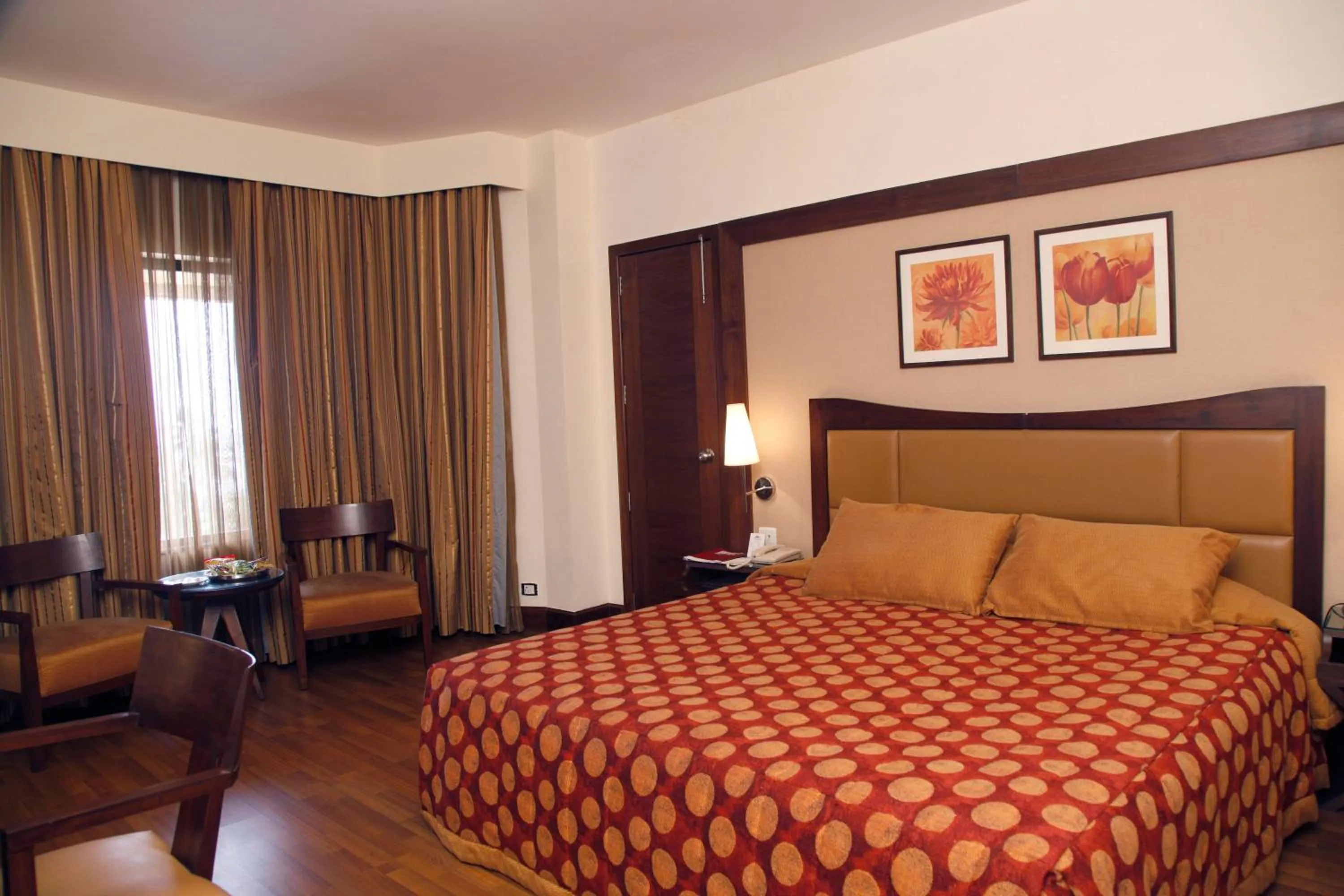 Bed in The Retreat Hotel & Convention Centre