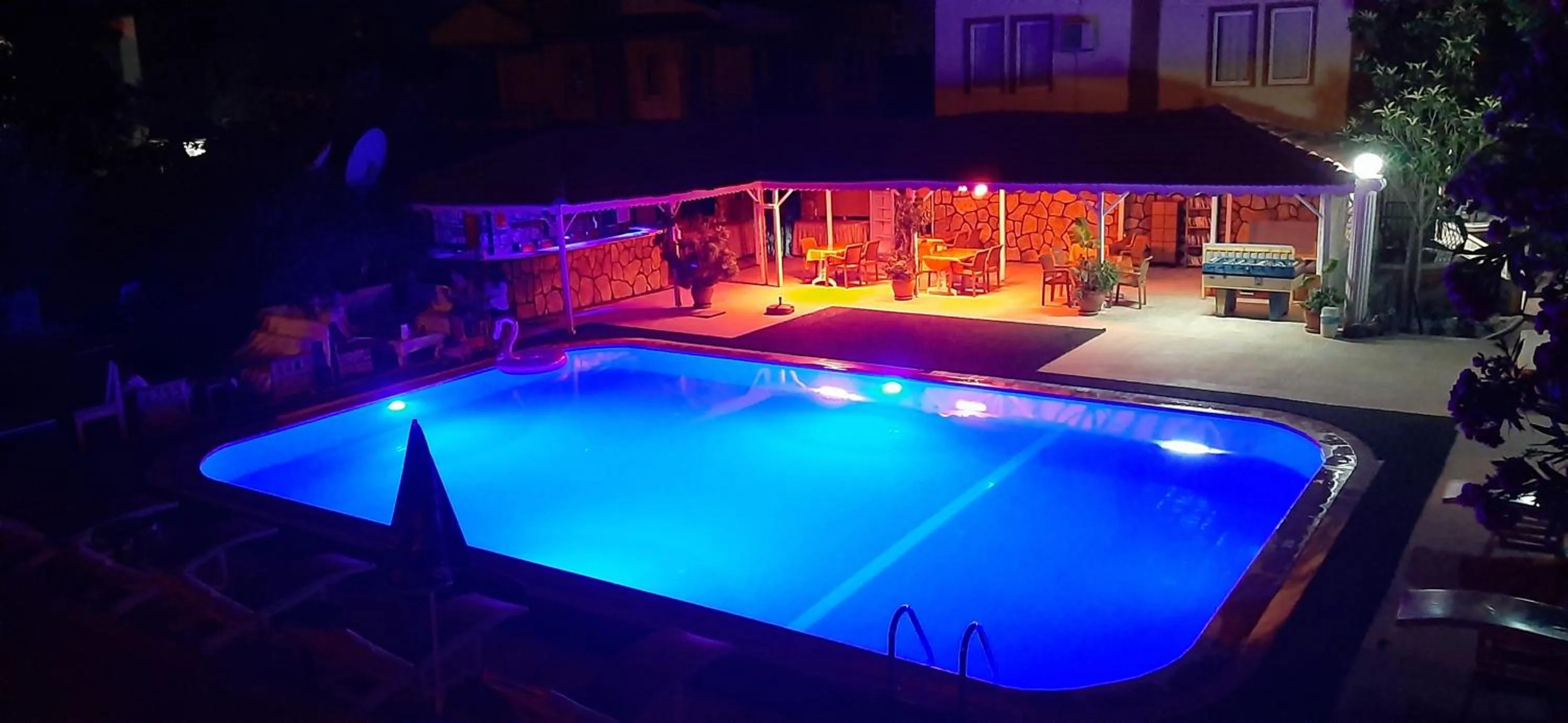 Pool view in Everest Apart Hotel