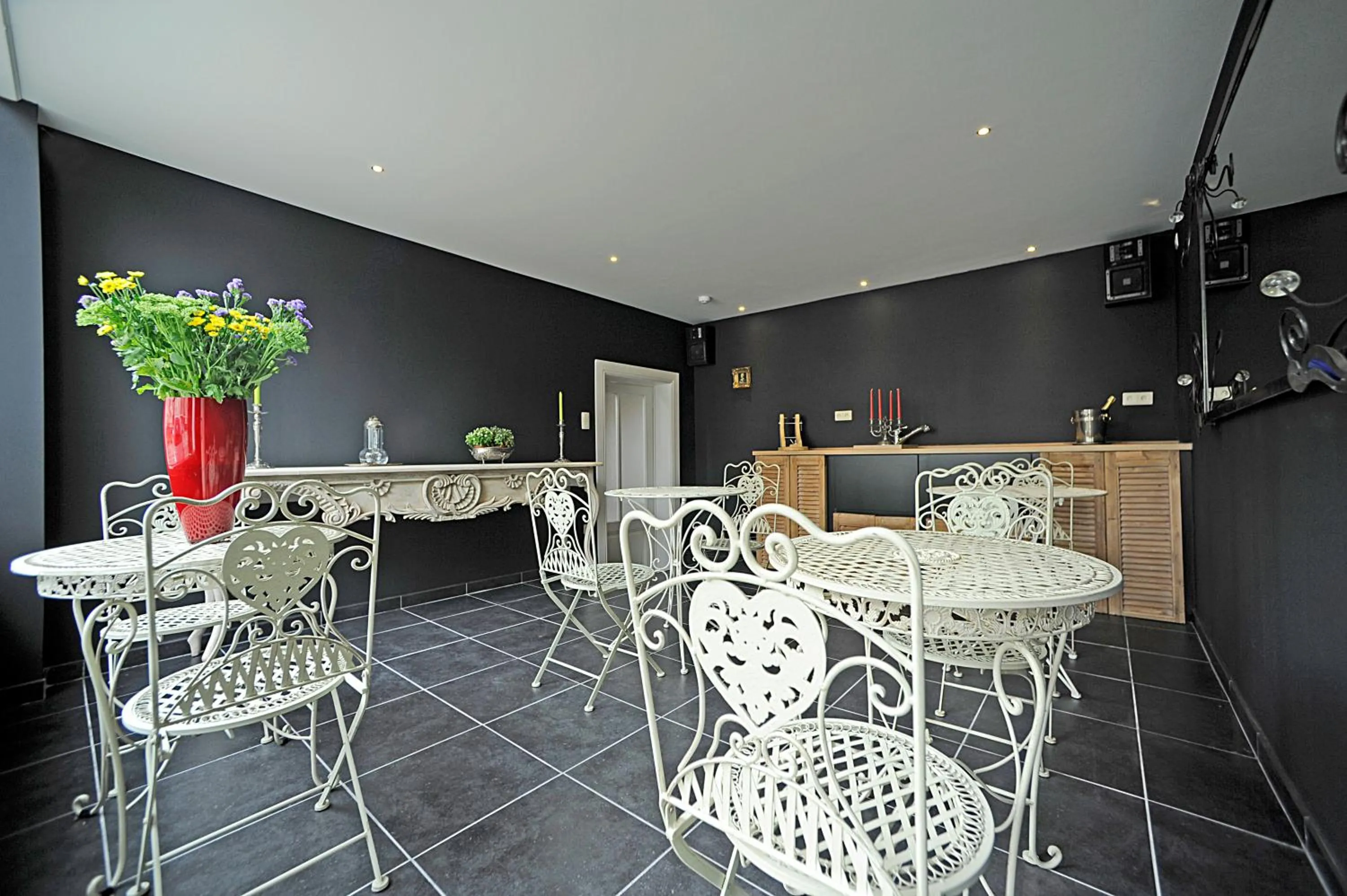 Restaurant/places to eat in B&B Expo 13