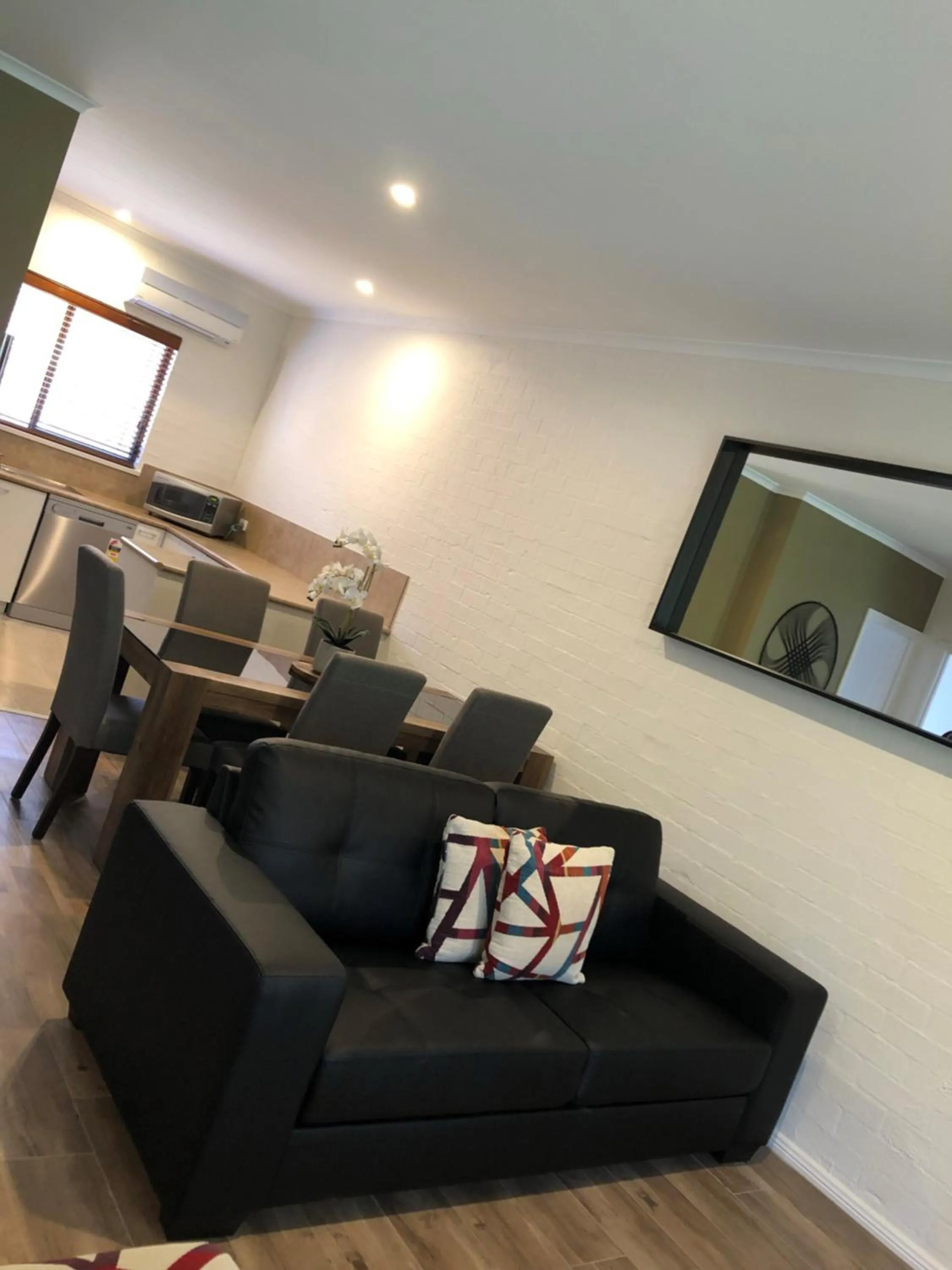 Property building in Blazing Stump Motel & Suites