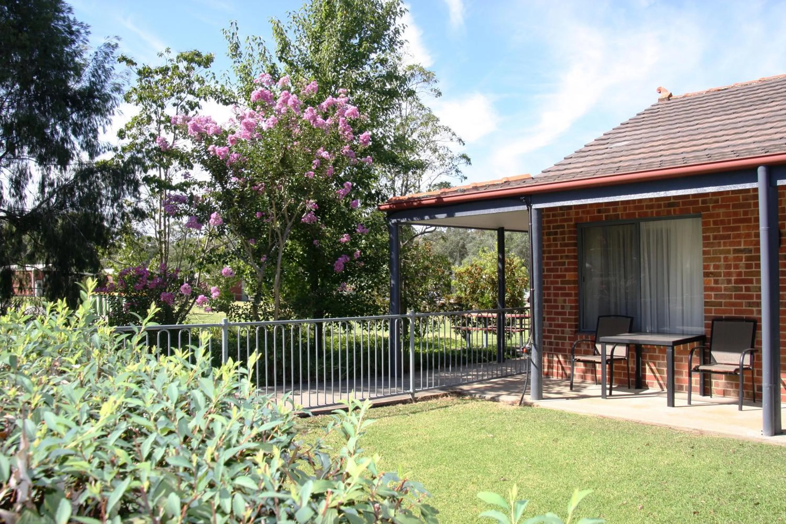 Garden in Blazing Stump Motel & Suites
