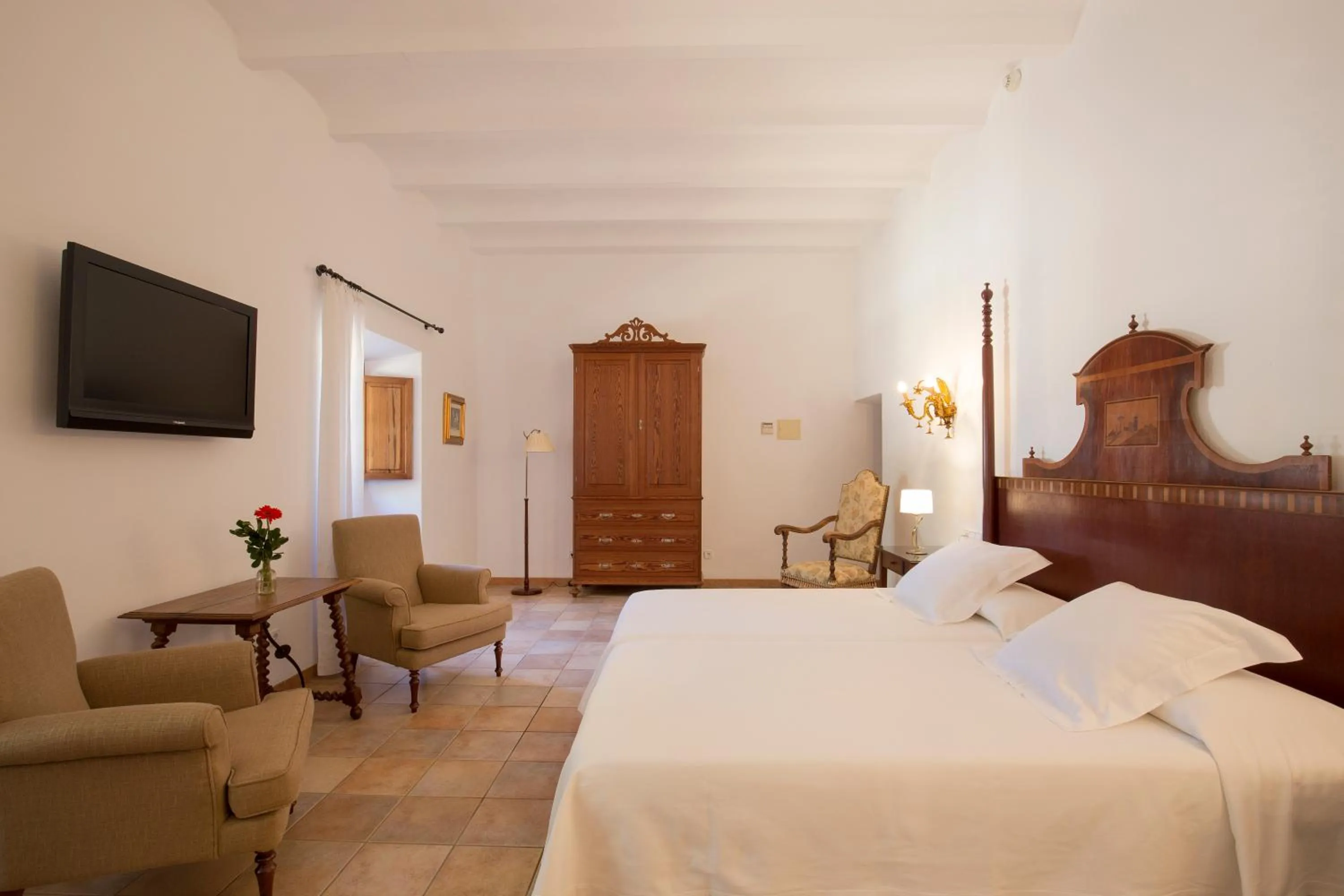 TV and multimedia, Bed in Hotel Son Cosmet