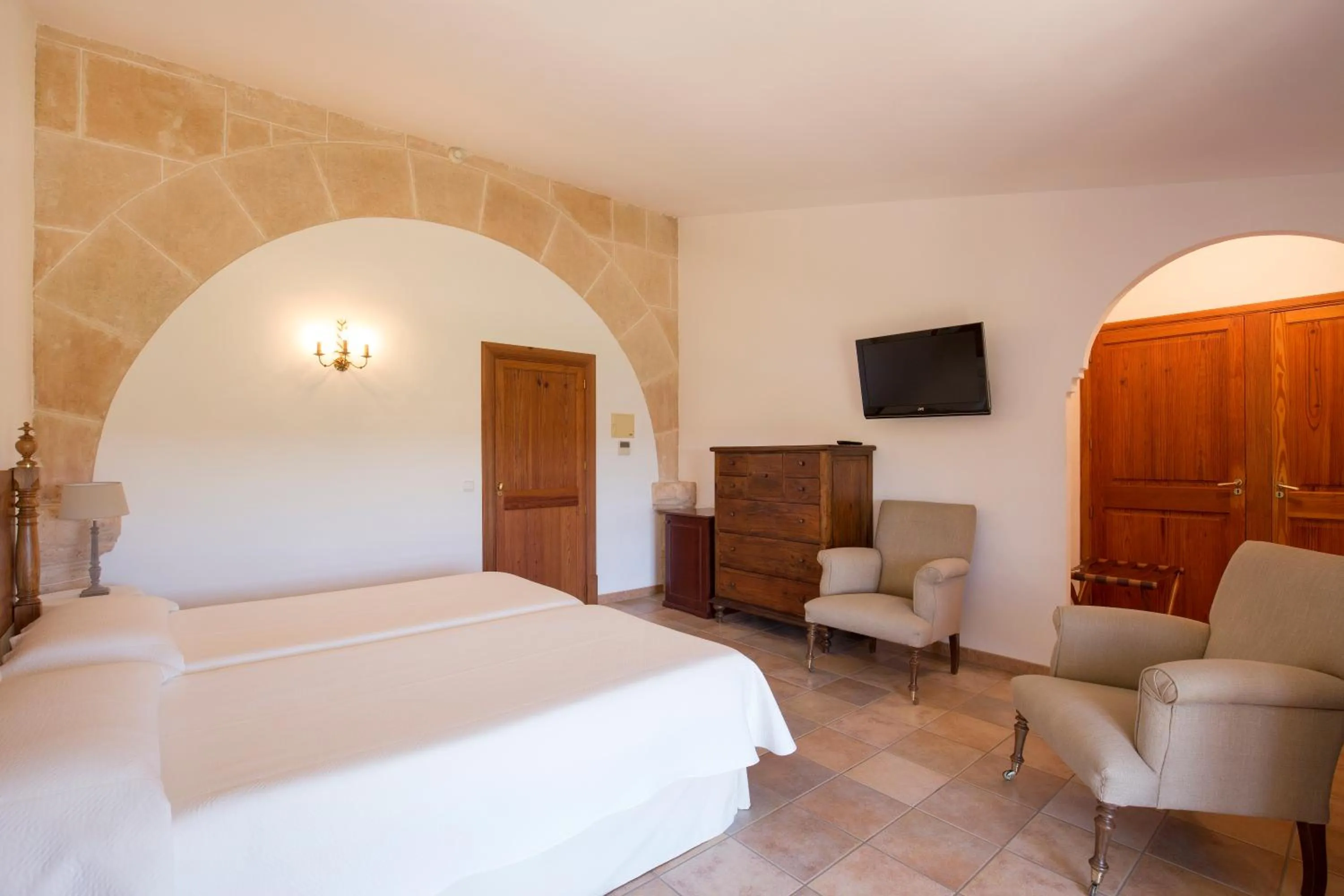 TV and multimedia, Bed in Hotel Son Cosmet