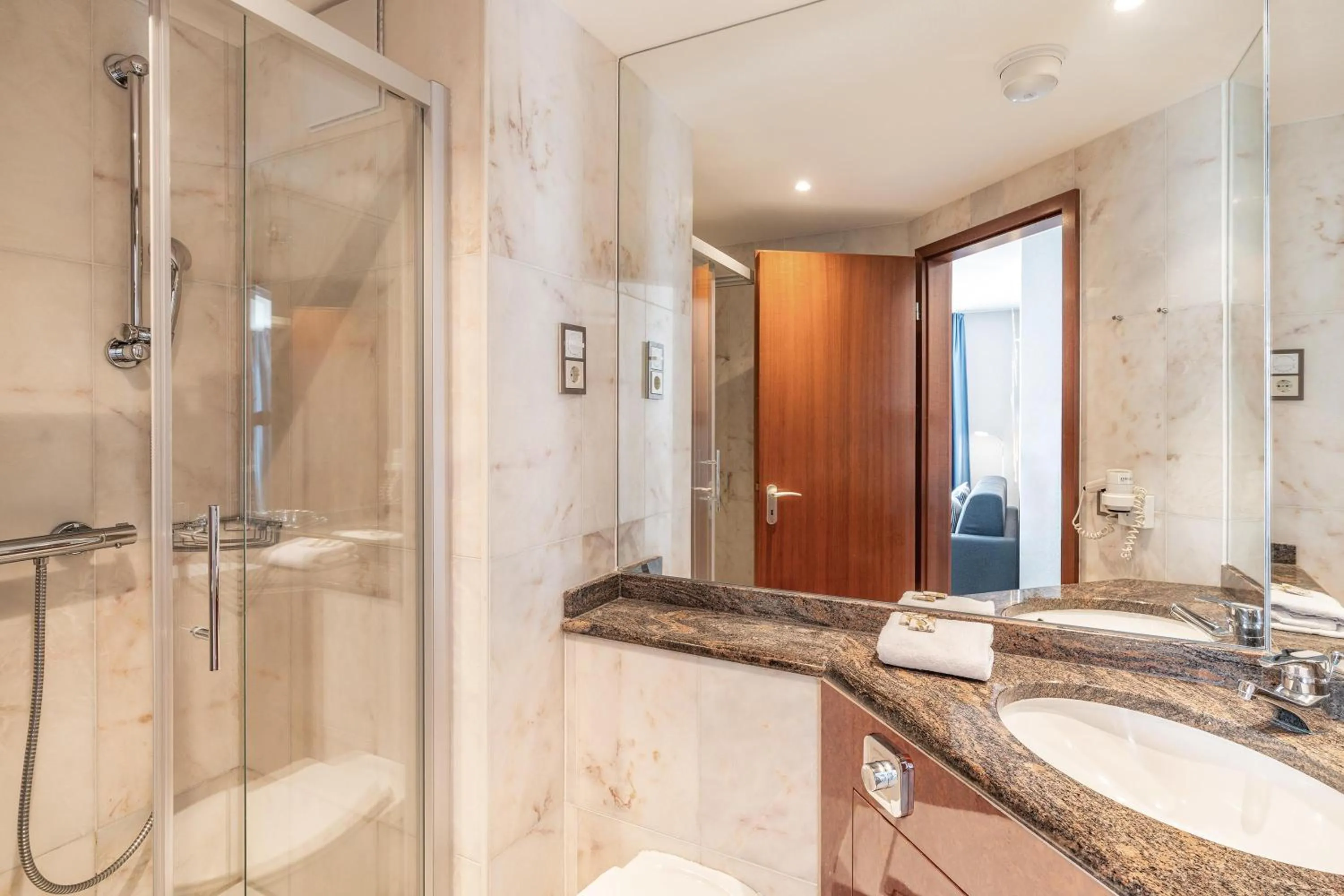 Bathroom in SEETELHOTEL Ostseeresidenz Bansin mit Pool und unmittelbarer Strandnähe