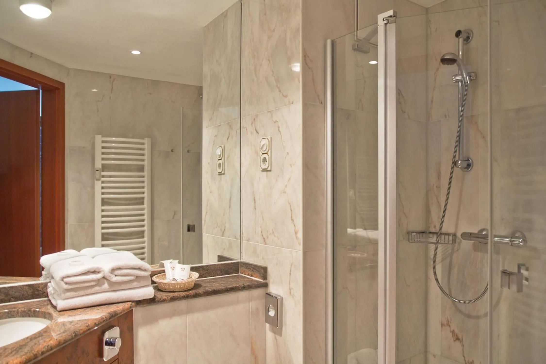 Bathroom in SEETELHOTEL Ostseeresidenz Bansin mit Pool und unmittelbarer Strandnähe