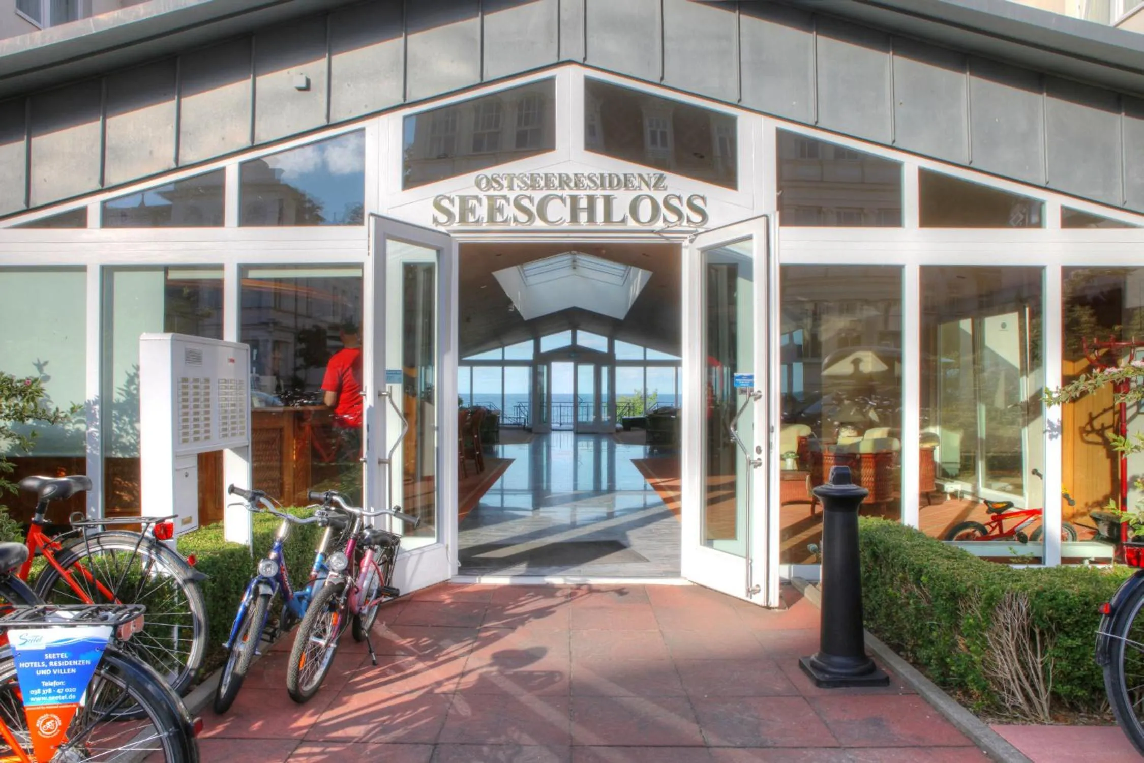 Facade/entrance in SEETELHOTEL Ostseeresidenz Bansin mit Pool und unmittelbarer Strandnähe