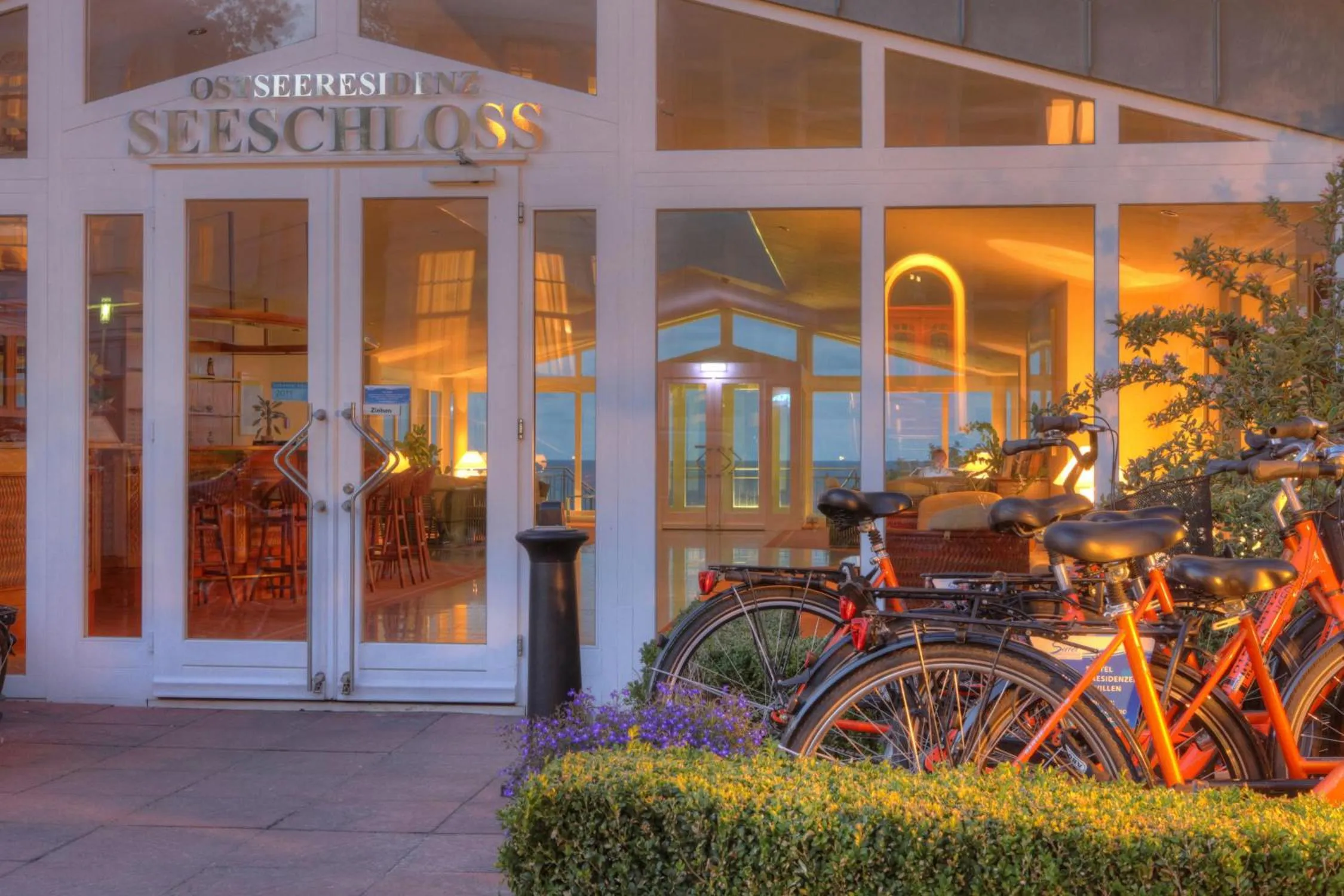 Facade/entrance in SEETELHOTEL Ostseeresidenz Bansin mit Pool und unmittelbarer Strandnähe
