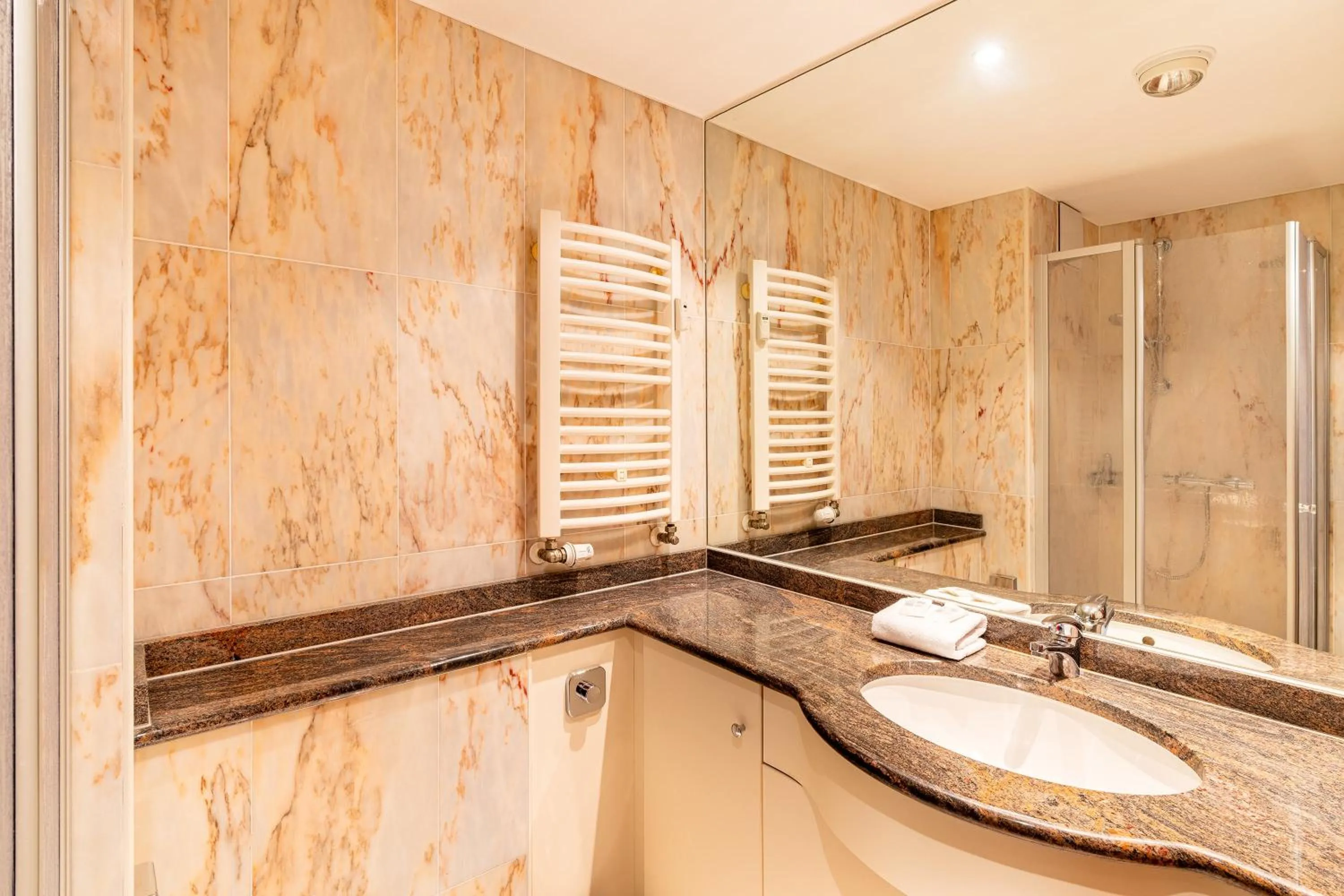 Bathroom in SEETELHOTEL Ostseeresidenz Bansin mit Pool und unmittelbarer Strandnähe