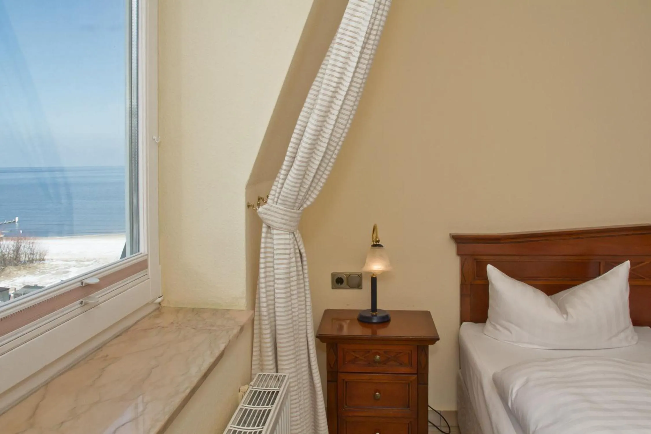 Bed in SEETELHOTEL Ostseeresidenz Bansin mit Pool und unmittelbarer Strandnähe