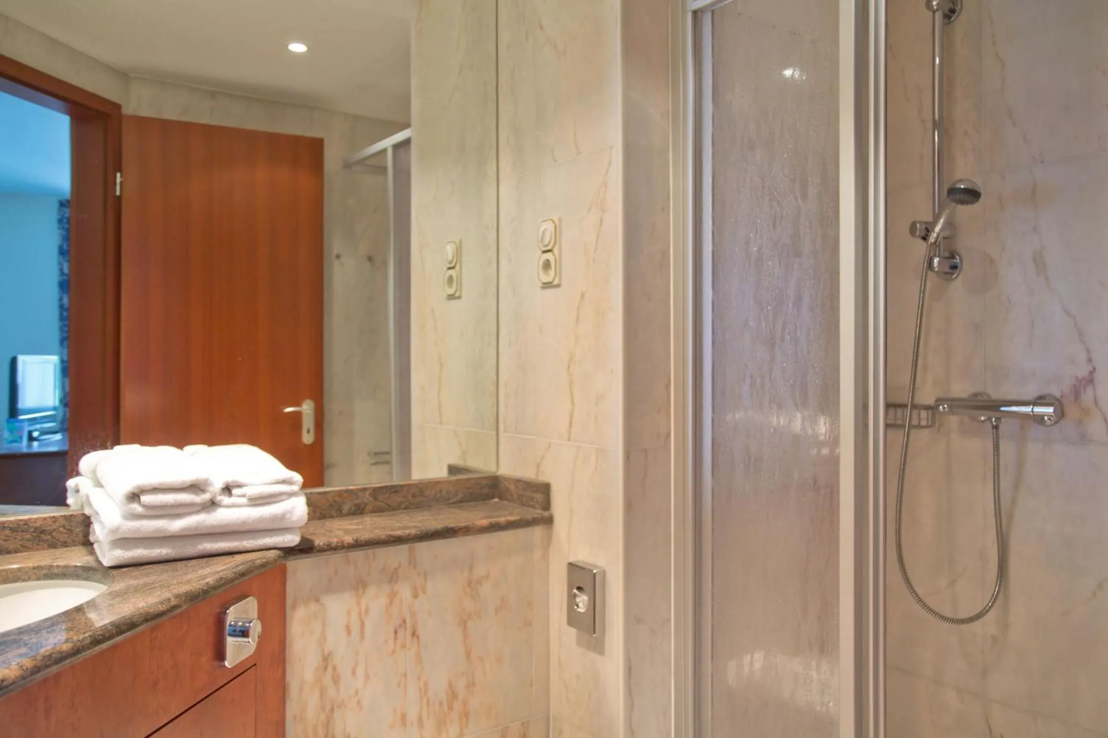 Bathroom in SEETELHOTEL Ostseeresidenz Bansin mit Pool und unmittelbarer Strandnähe